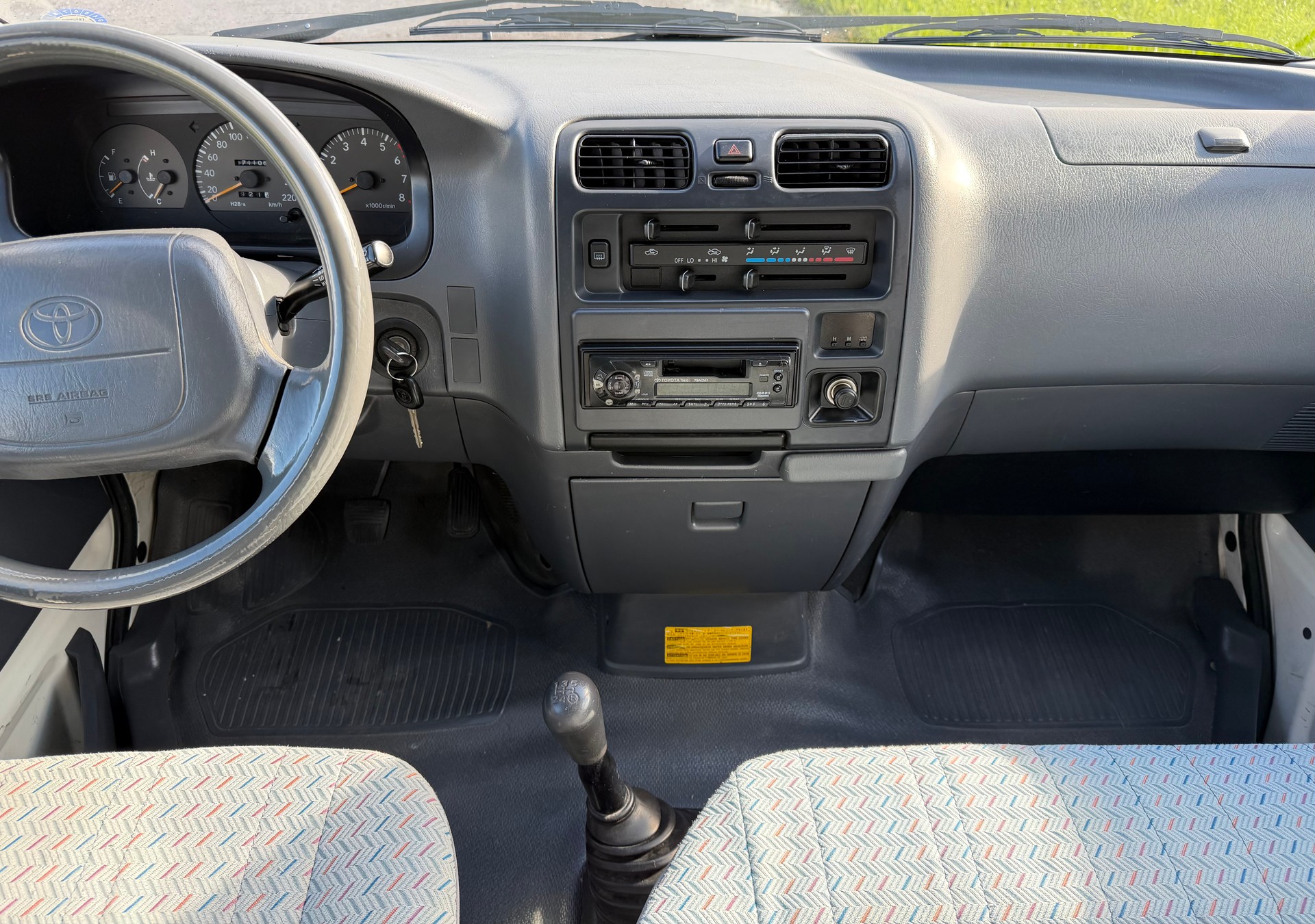 TOYOTA Hiace 2.7 Van LWB-image-14