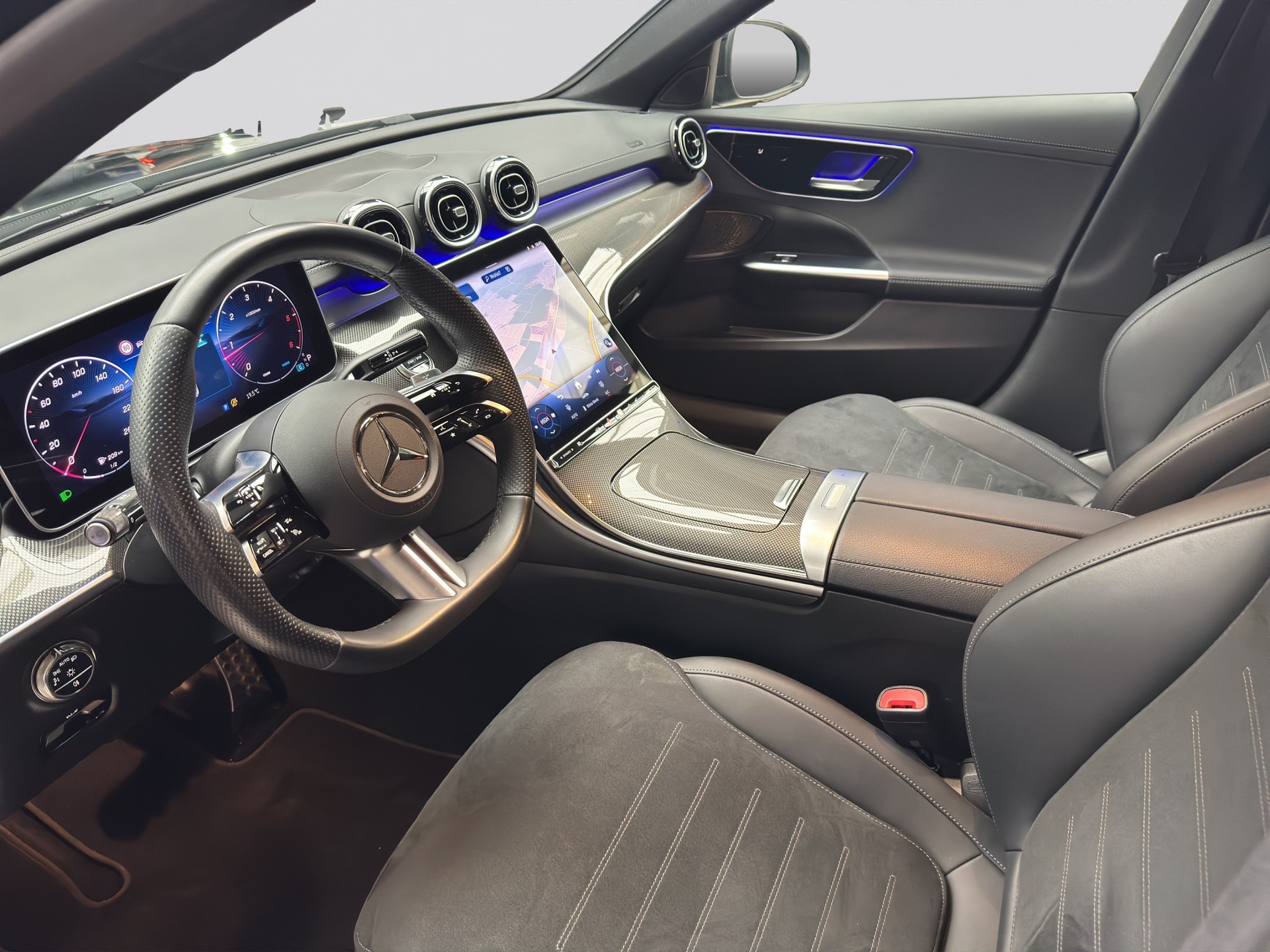 MERCEDES-BENZ C 300 d AMG Line Night-image-6