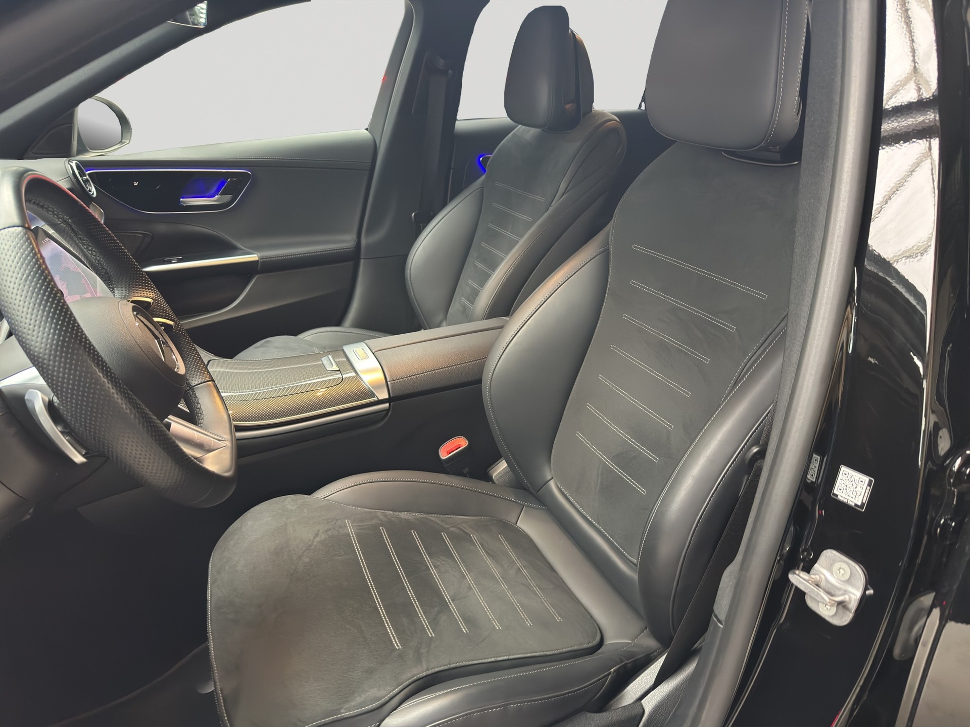 MERCEDES-BENZ C 300 d AMG Line Night-image-5