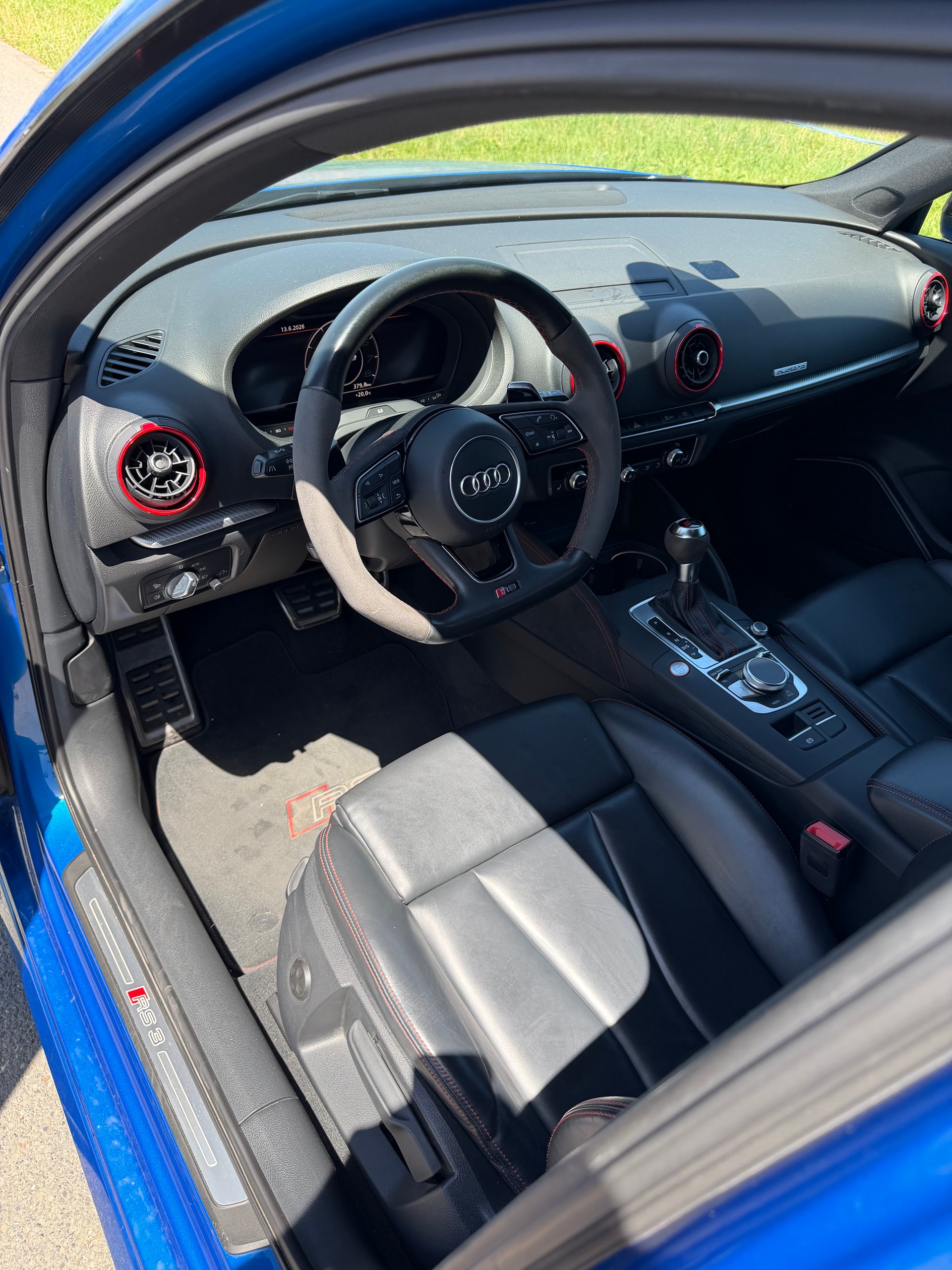 AUDI 2.5 T FSI quattro S-Tronic-image-4