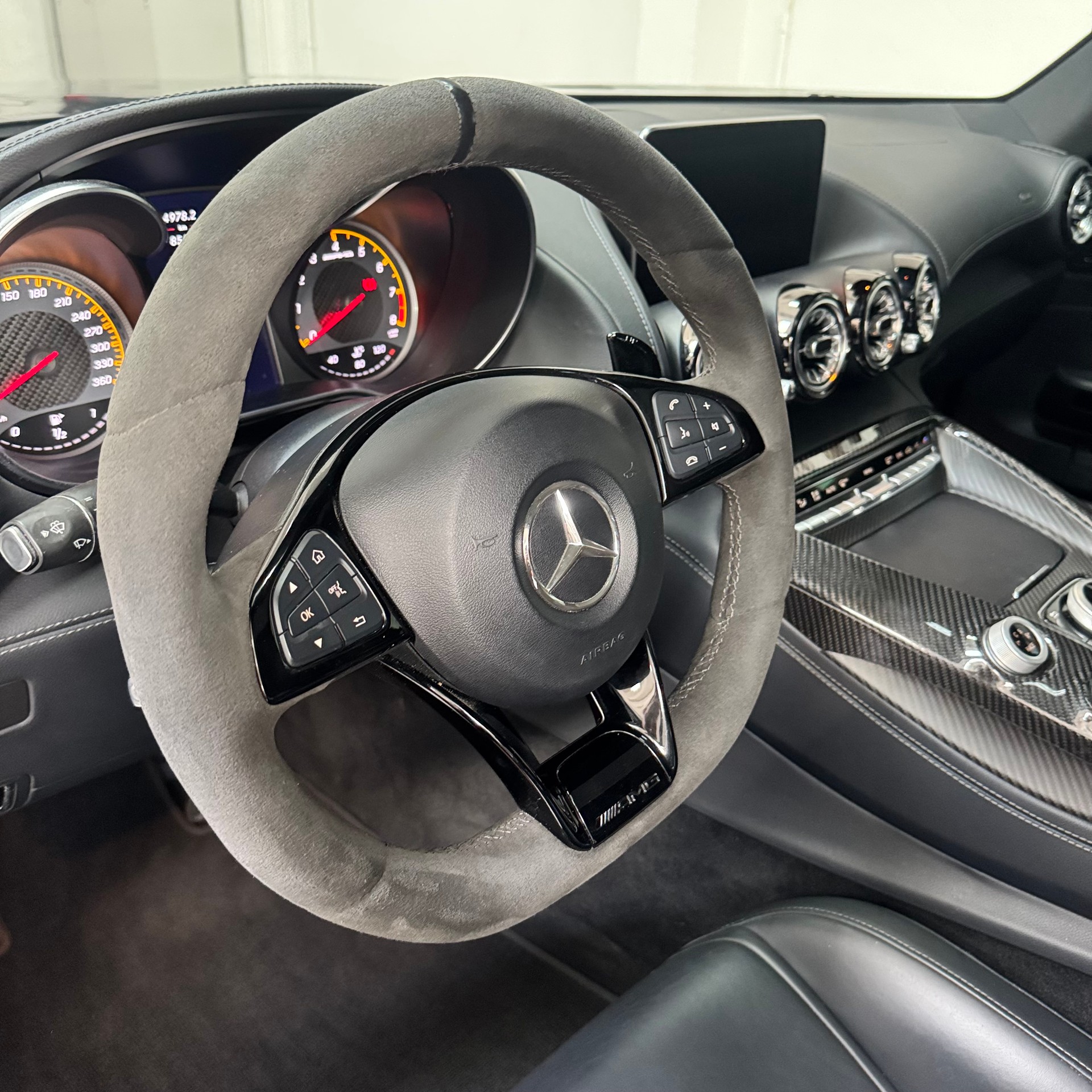 MERCEDES-BENZ AMG GT S Speedshift DCT-image-9