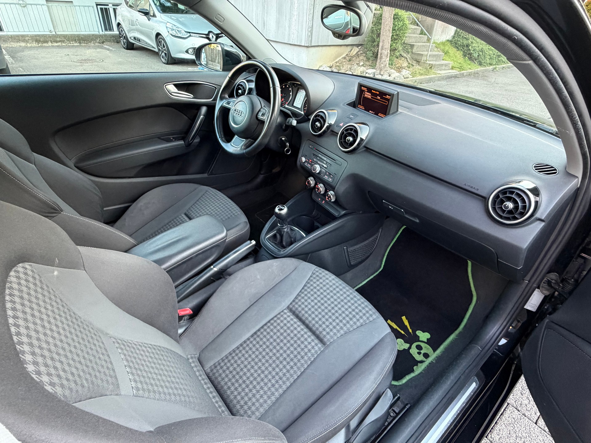 AUDI A1 1.2 TFSI Attraction-image-9