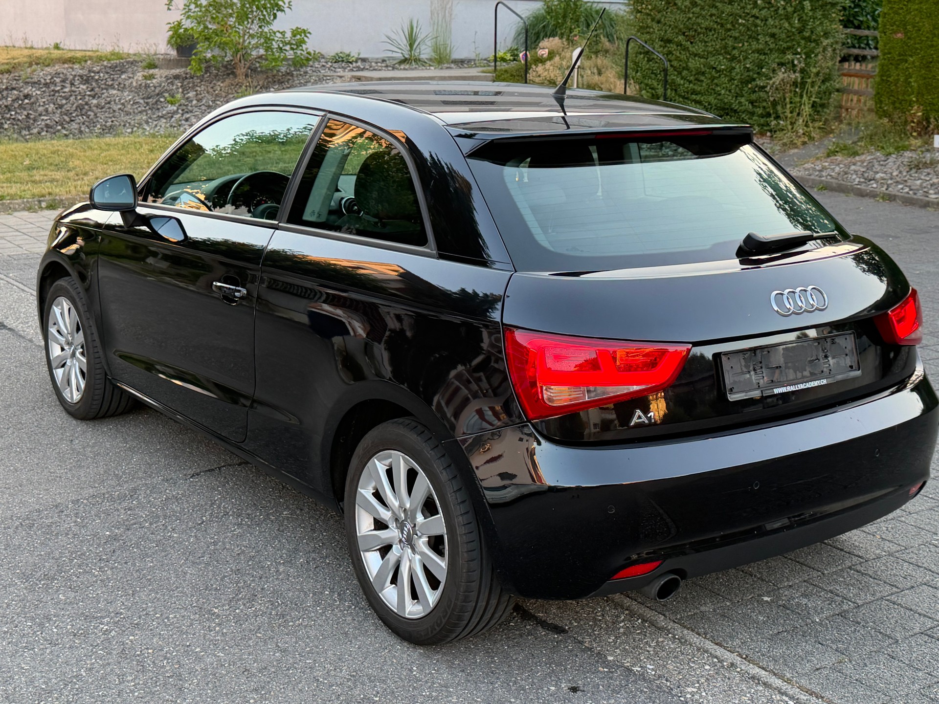 AUDI A1 1.2 TFSI Attraction-image-1