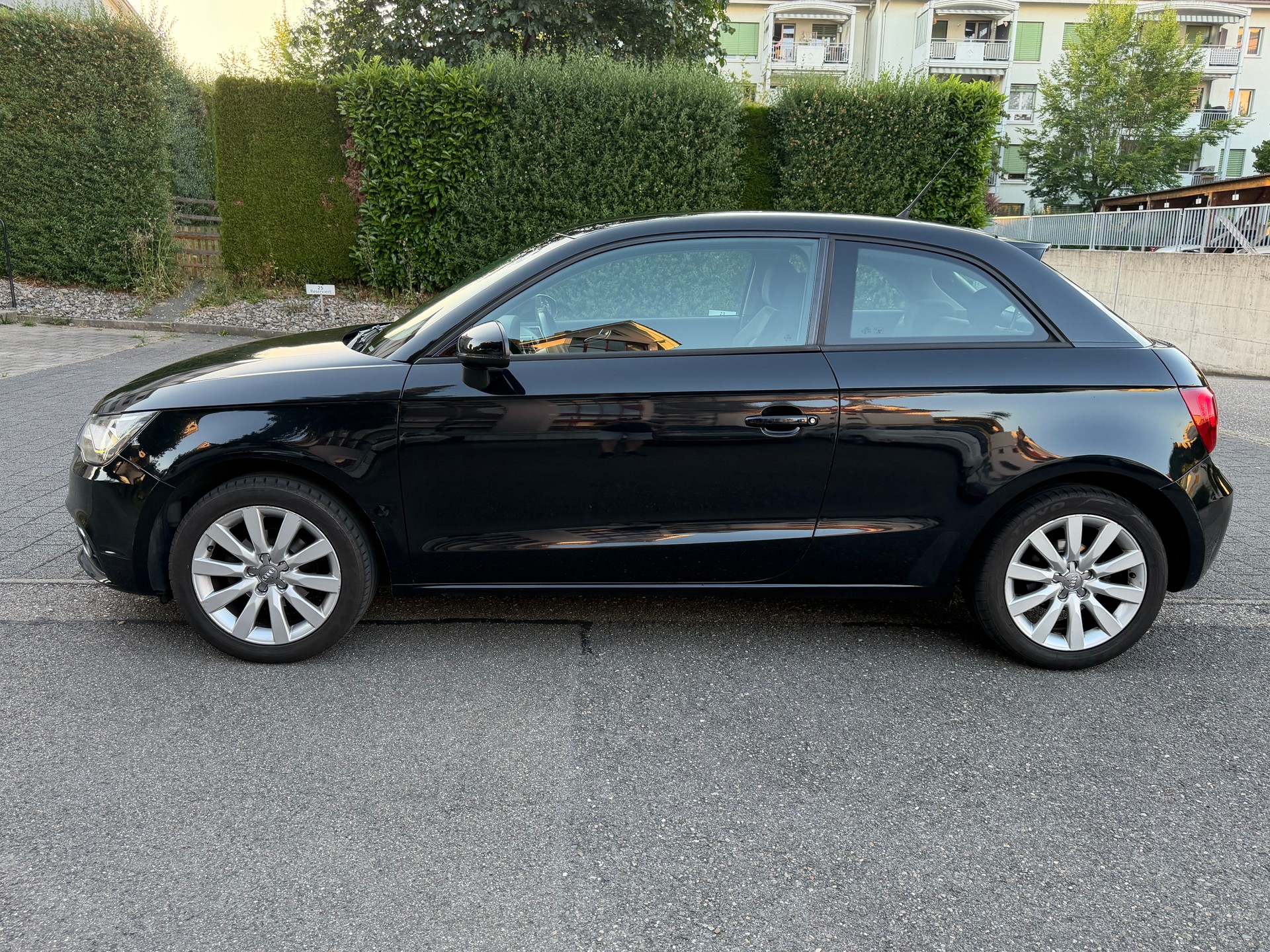 AUDI A1 1.2 TFSI Attraction-image-2