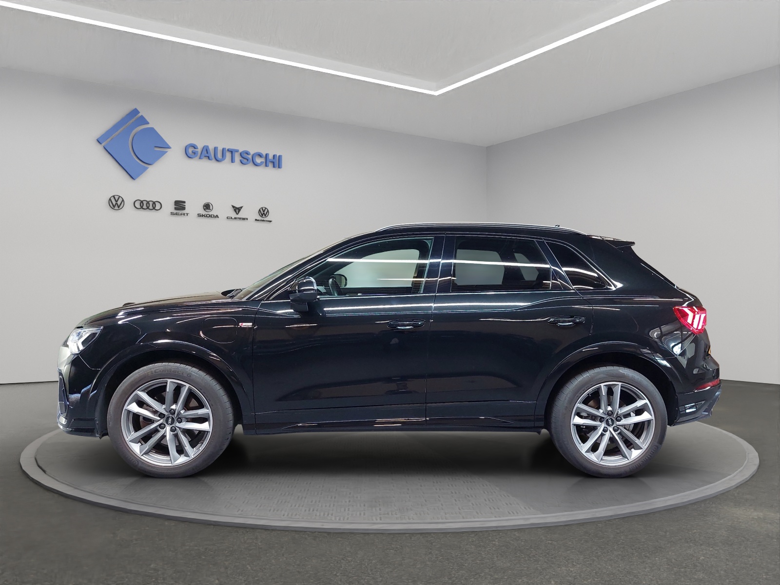AUDI Q3 45 TFSI e S line S-tronic-image-1
