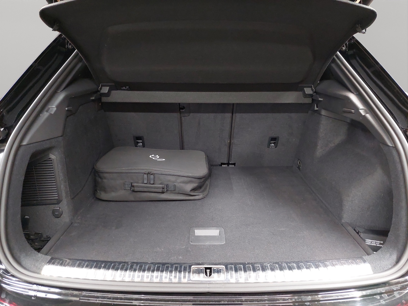AUDI Q3 45 TFSI e S line S-tronic-image-11