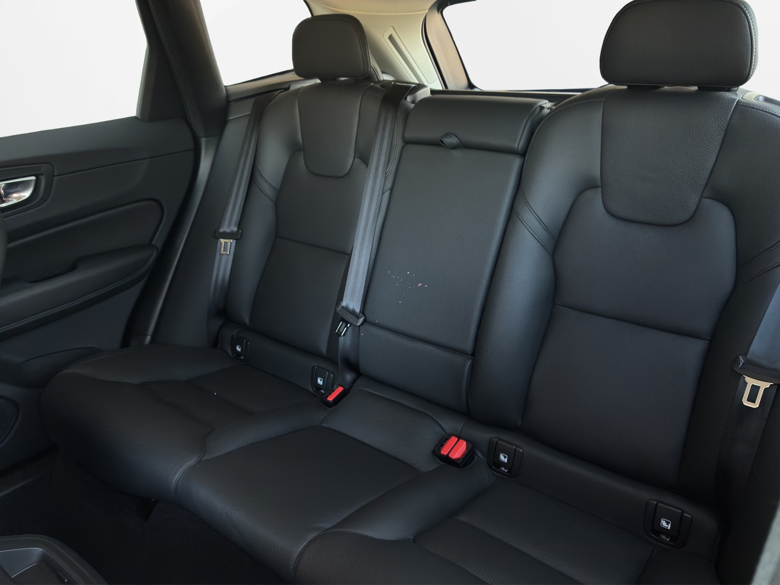 VOLVO XC60 2.0 B4 MH Plus Dark AWD-image-12