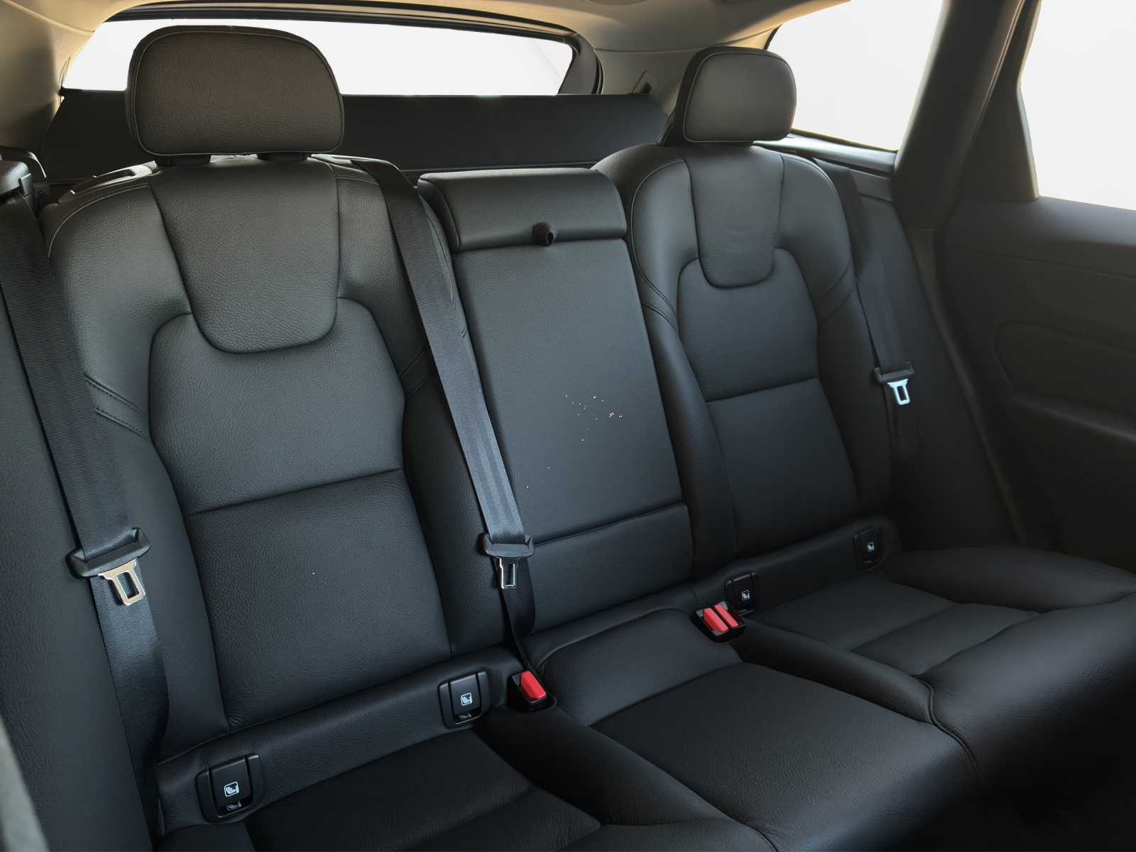 VOLVO XC60 2.0 B4 MH Plus Dark AWD-image-19