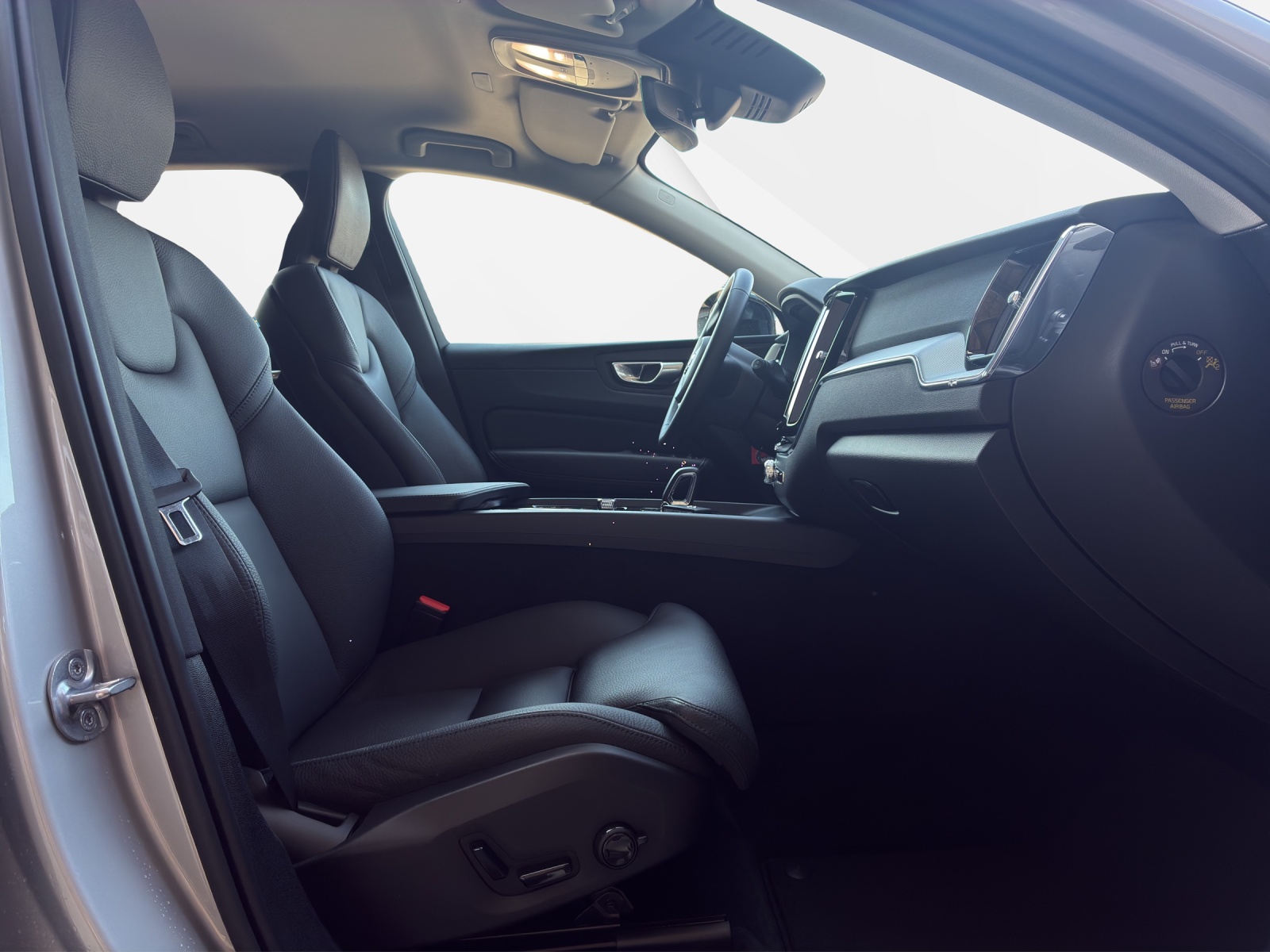 VOLVO XC60 2.0 B4 MH Plus Dark AWD-image-18