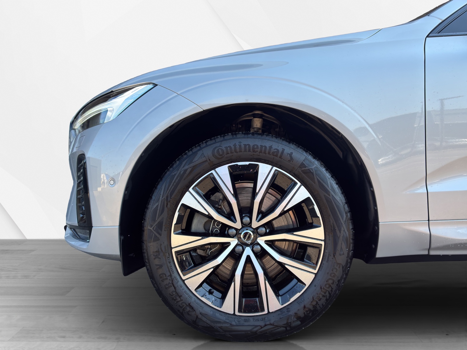 VOLVO XC60 2.0 B4 MH Plus Dark AWD-image-9