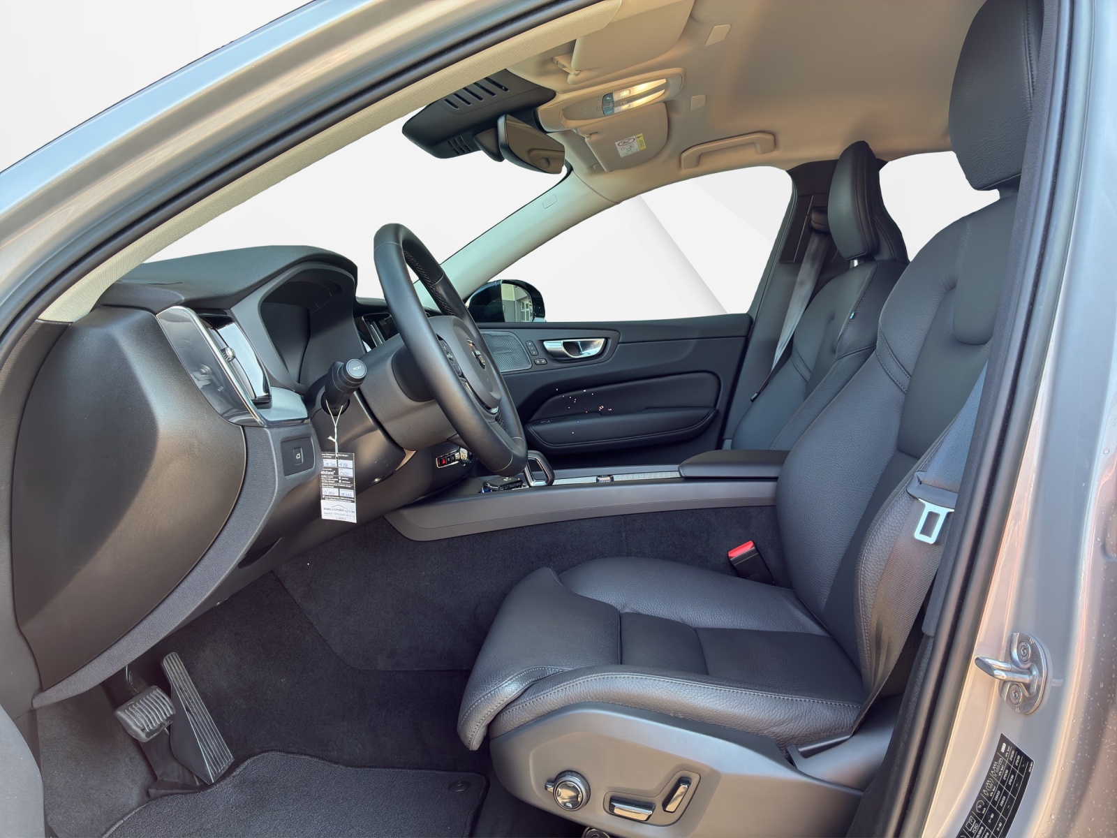 VOLVO XC60 2.0 B4 MH Plus Dark AWD-image-8