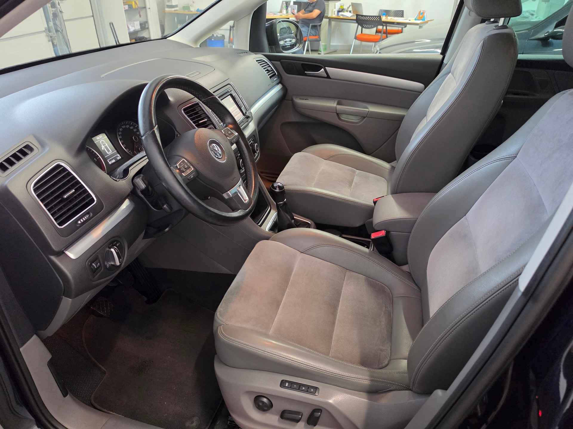 VW Sharan 2.0 TDI BMT Highline 4Motion 7 Sitzplätze-image-3