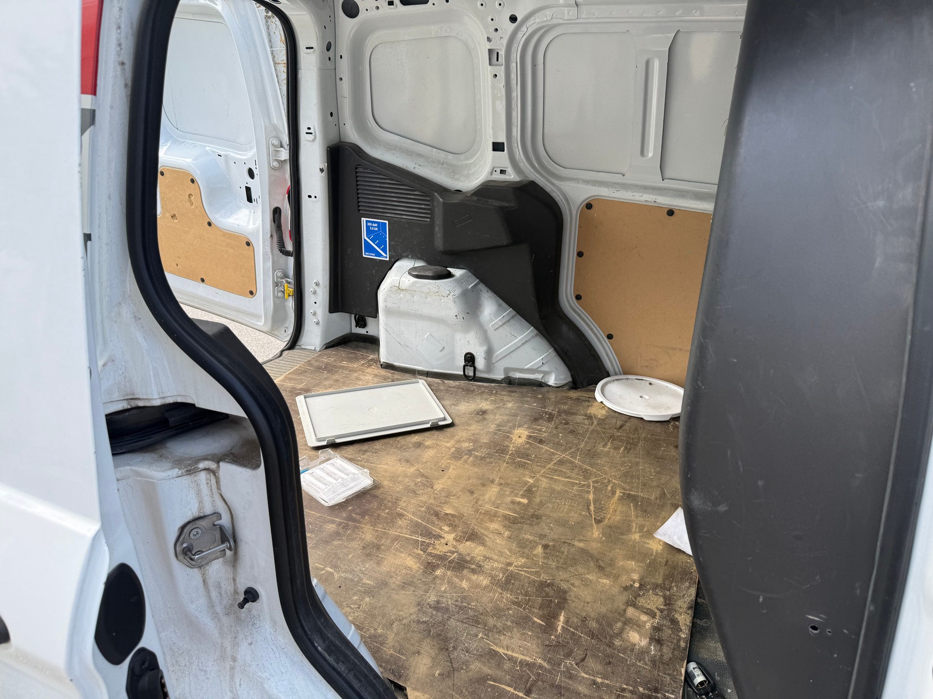 FORD Transit Courier Van 1.0 EcoBoost Ambiente-image-7