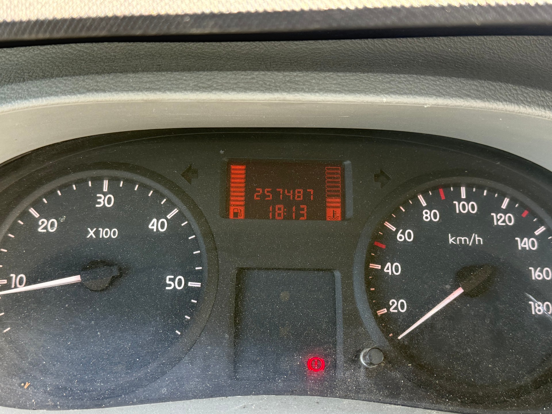 NISSAN Interstar 33 2.5dCi 120 Comfort-image-7