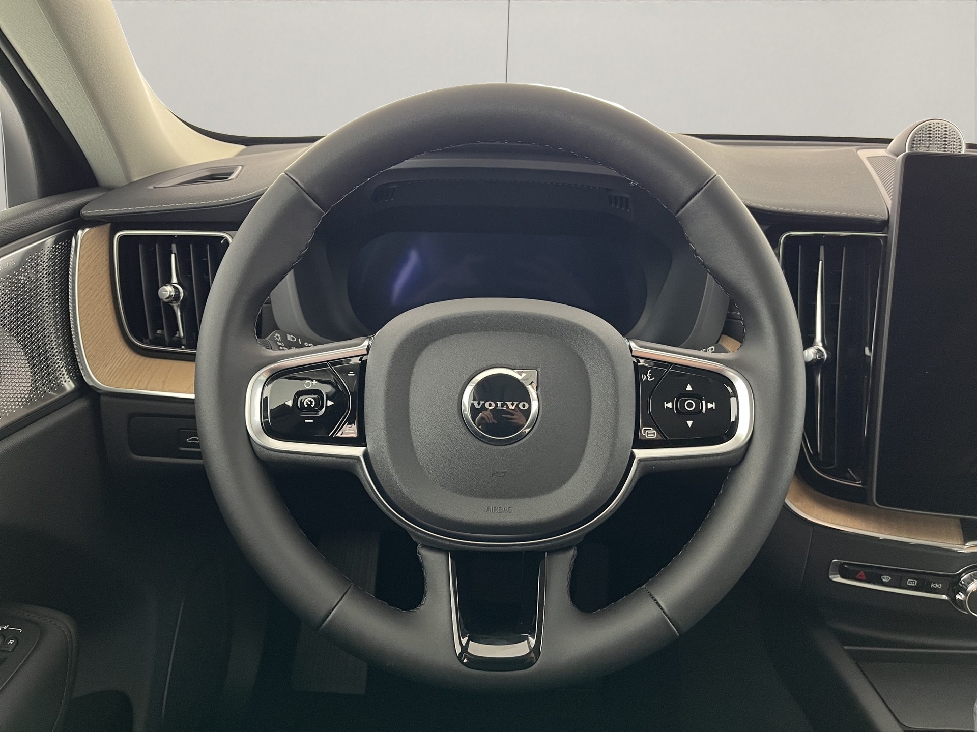 VOLVO XC60 2.0 T8 TE Ultra Dark eAWD-image-10