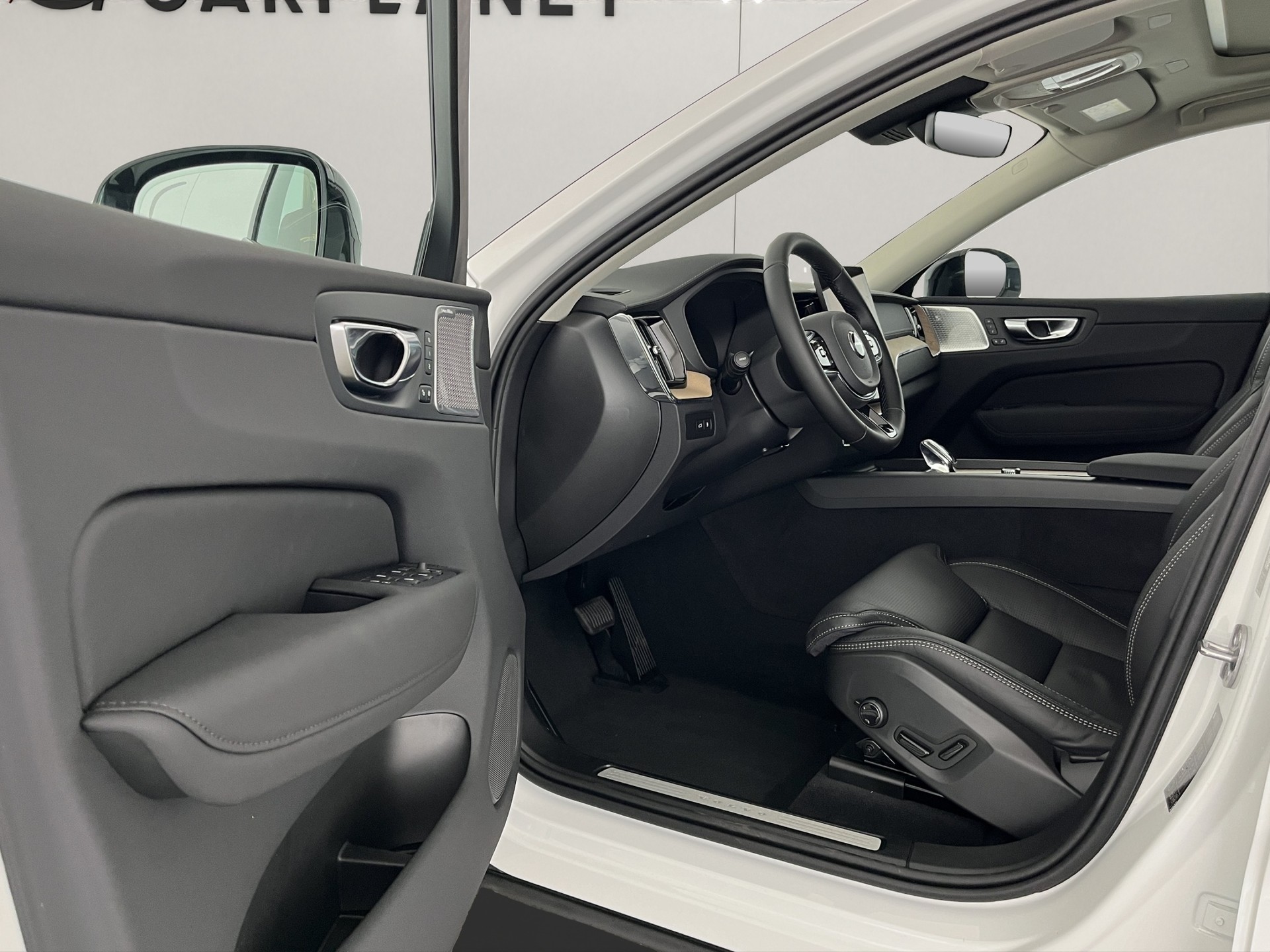 VOLVO XC60 2.0 T8 TE Ultra Dark eAWD-image-8