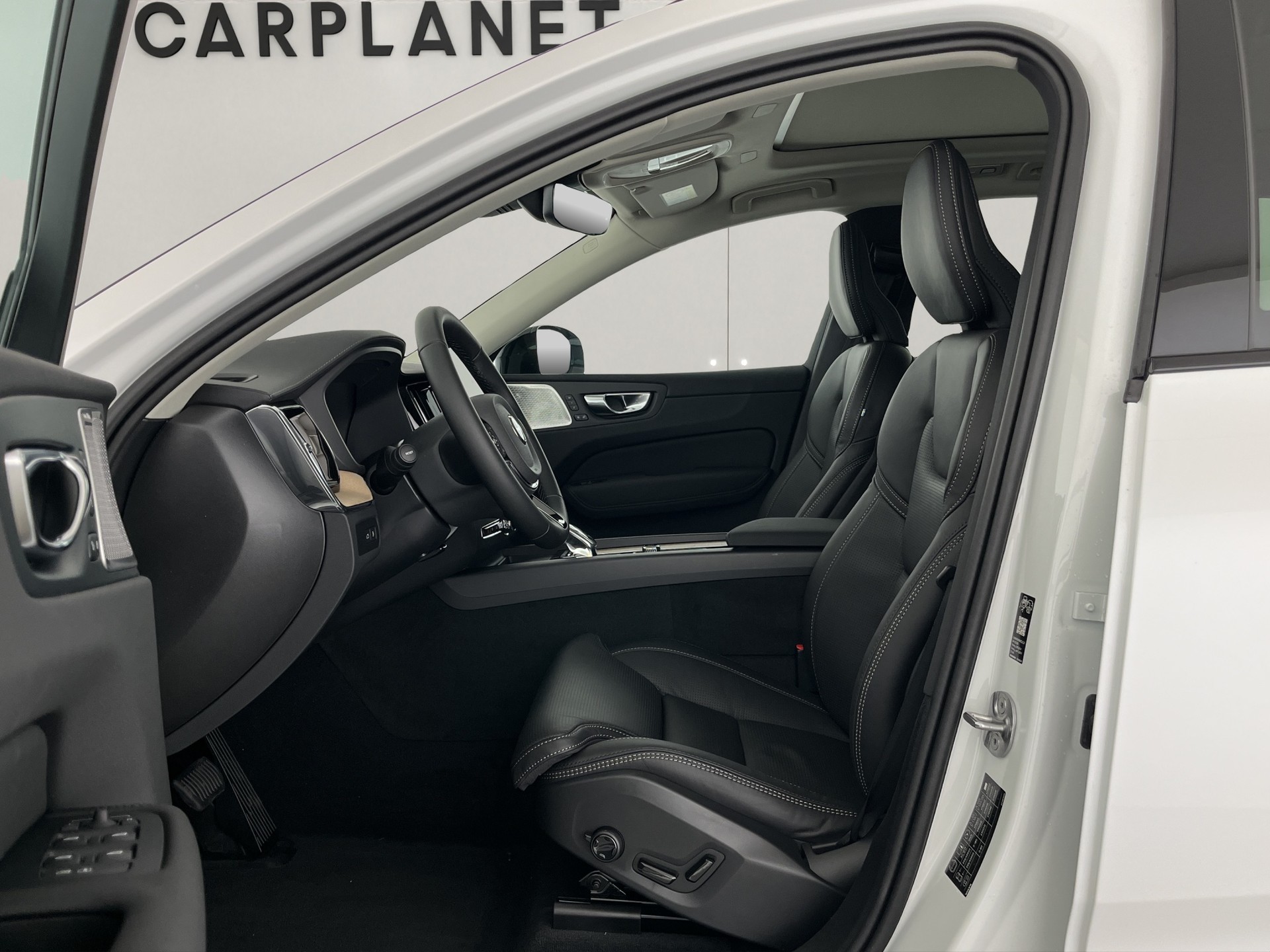 VOLVO XC60 2.0 T8 TE Ultra Dark eAWD-image-7