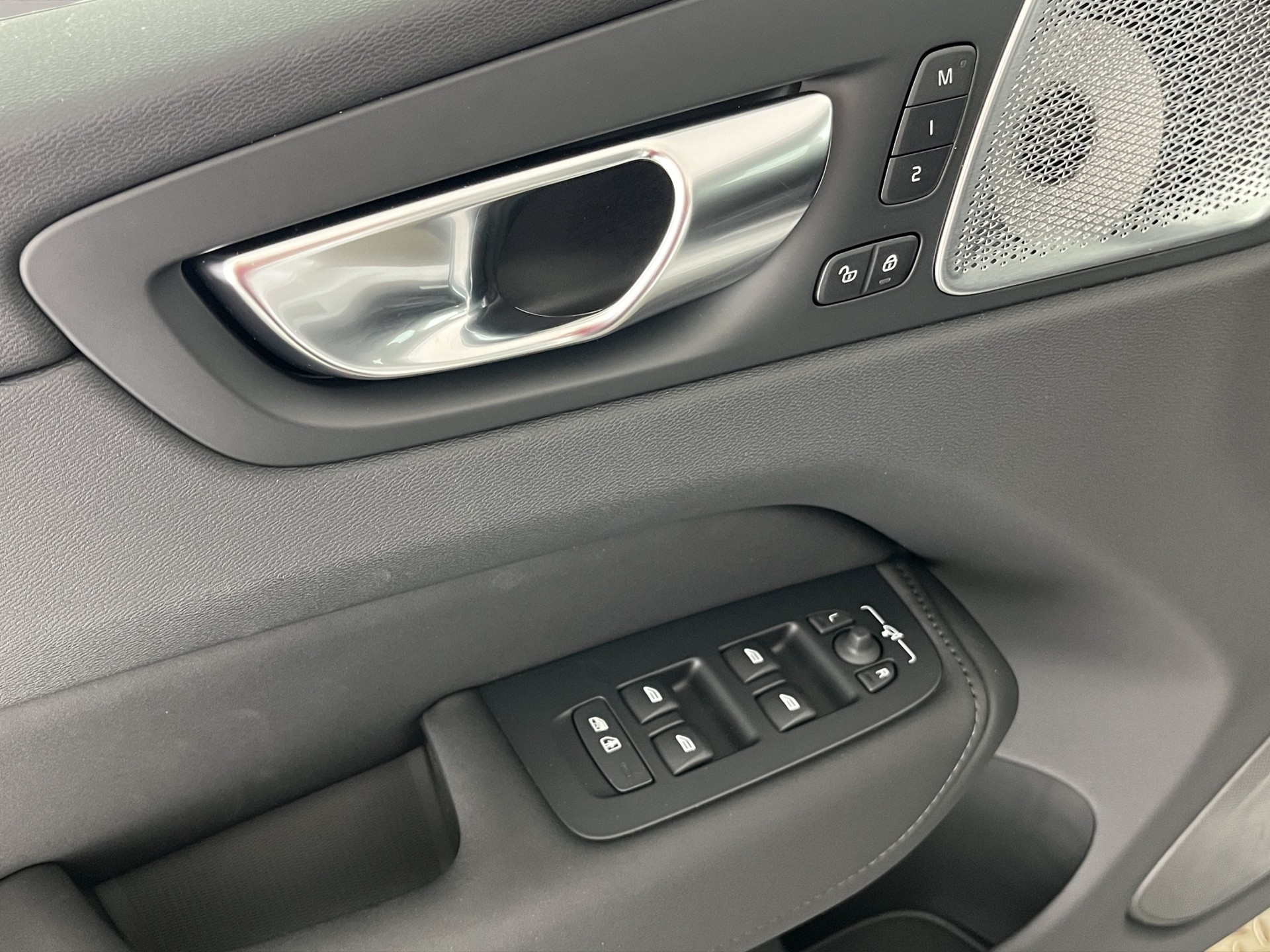 VOLVO XC60 2.0 T8 TE Ultra Dark eAWD-image-11
