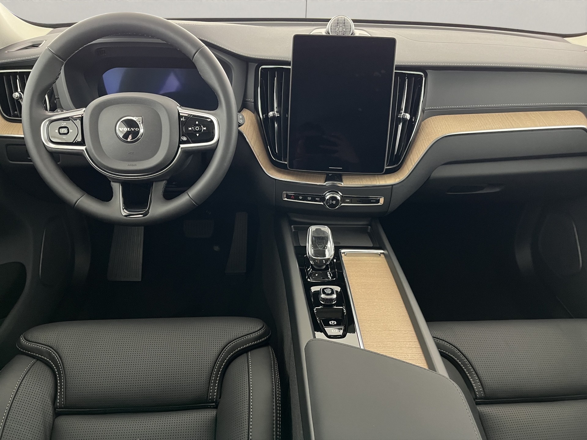 VOLVO XC60 2.0 T8 TE Ultra Dark eAWD-image-9