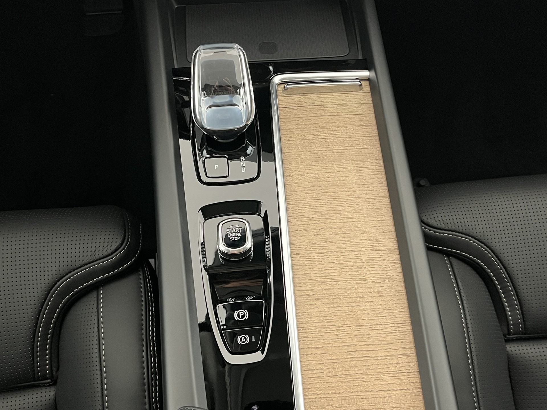 VOLVO XC60 2.0 T8 TE Ultra Dark eAWD-image-14