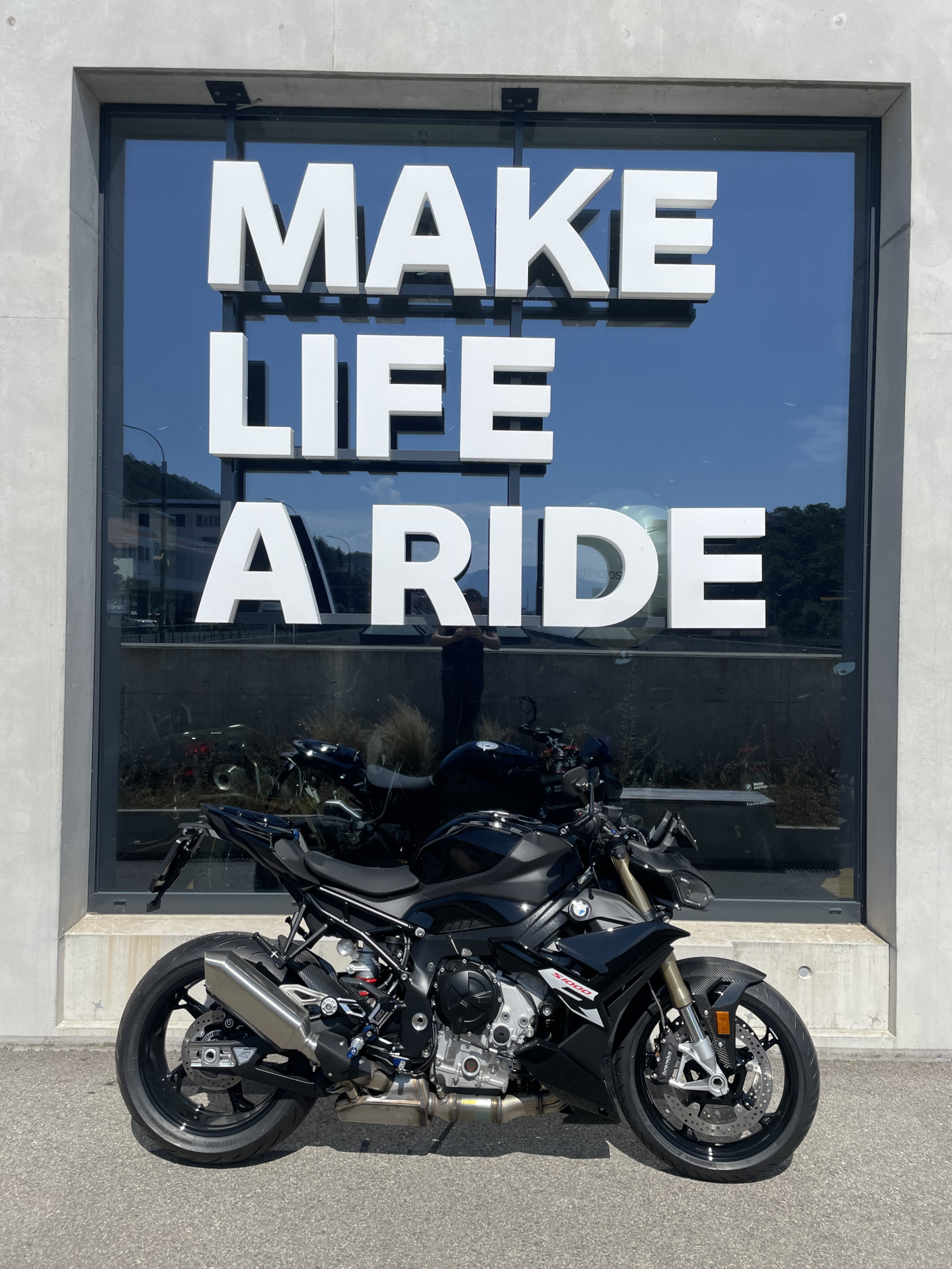 BMW S 1000 R-showroom-element-1