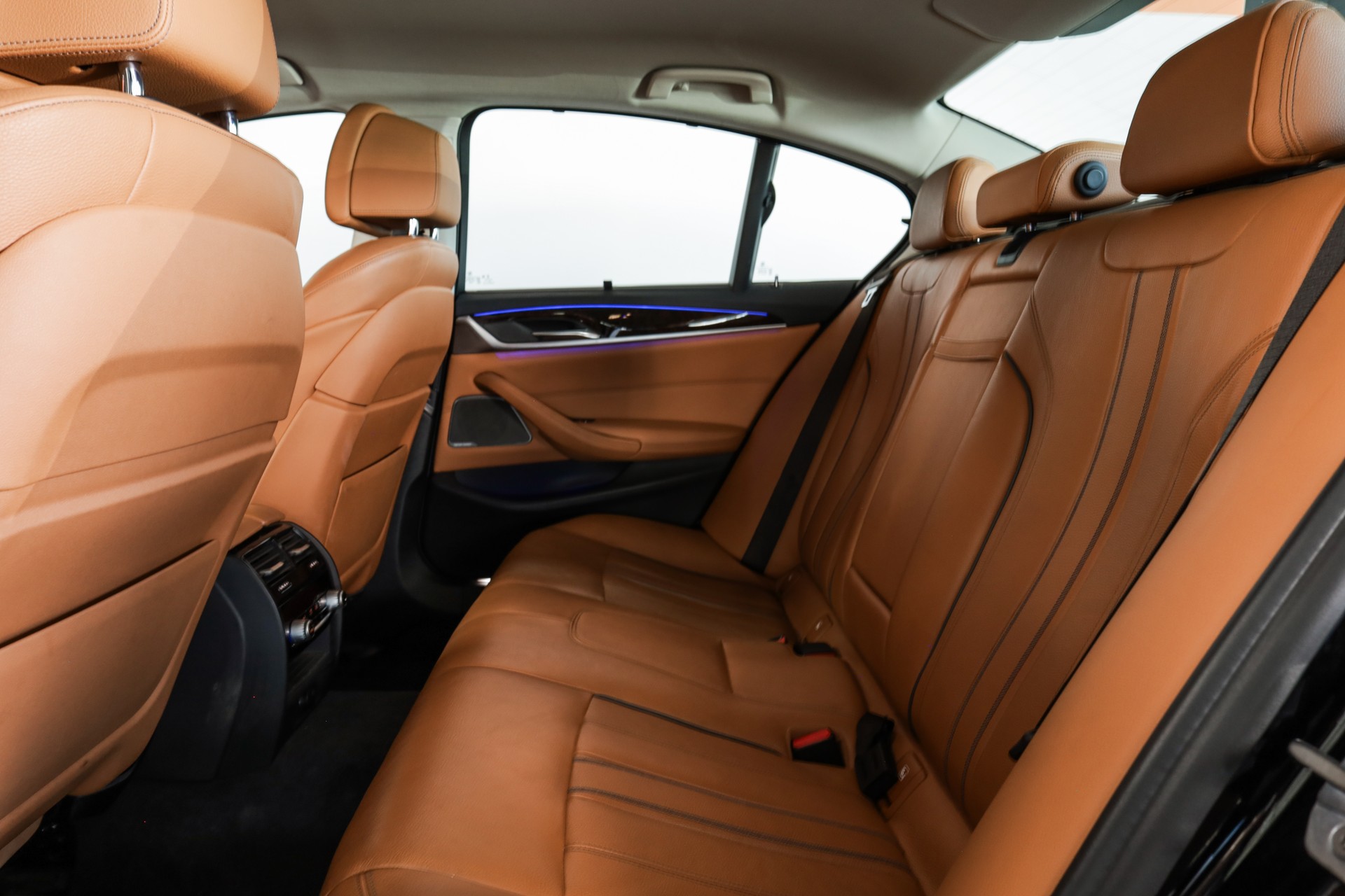 BMW 530e iPerformance Steptronic-image-12