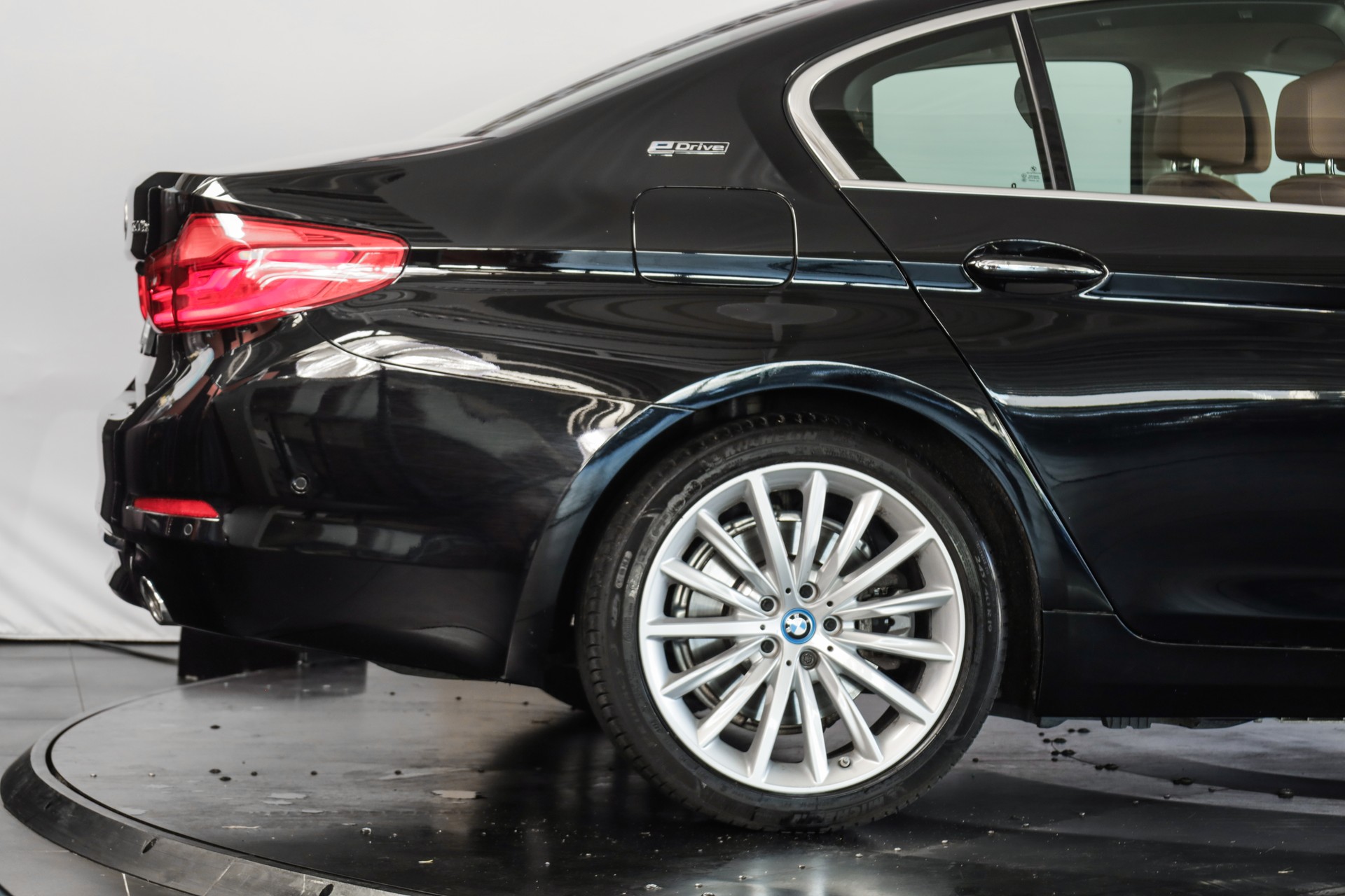 BMW 530e iPerformance Steptronic-image-6