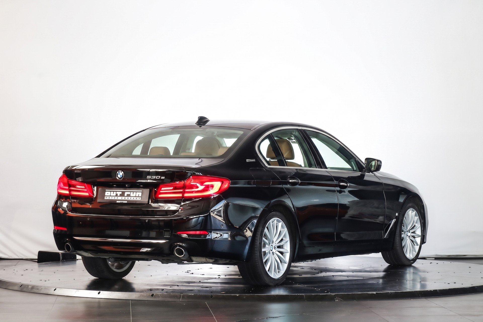 BMW 530e iPerformance Steptronic-image-3