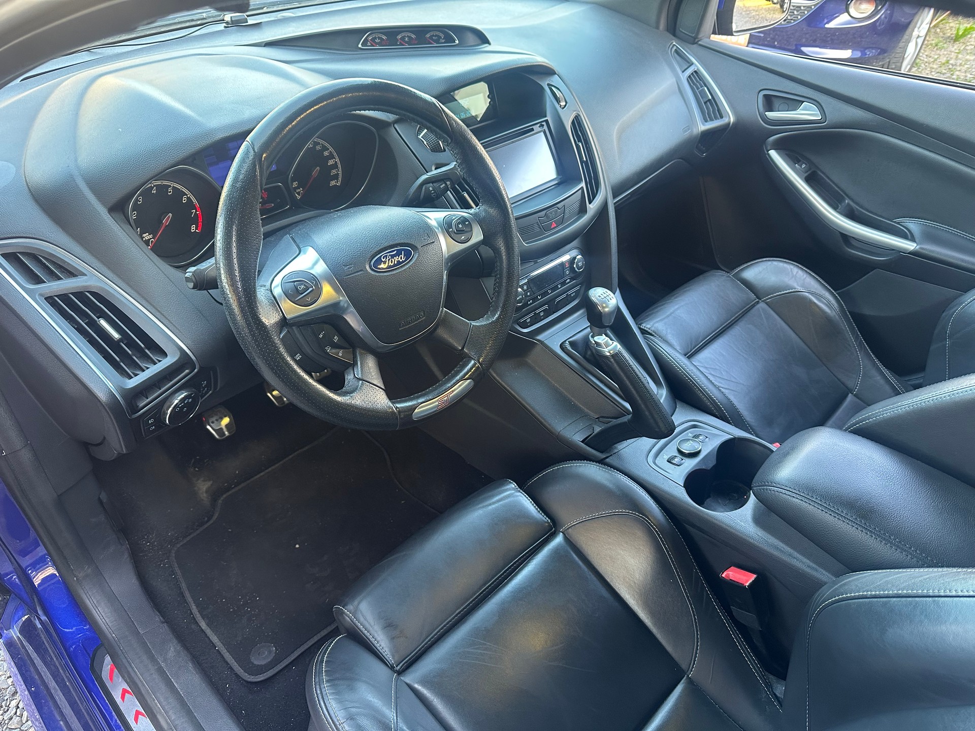 FORD Focus 2.0 SCTi ST-3-image-2
