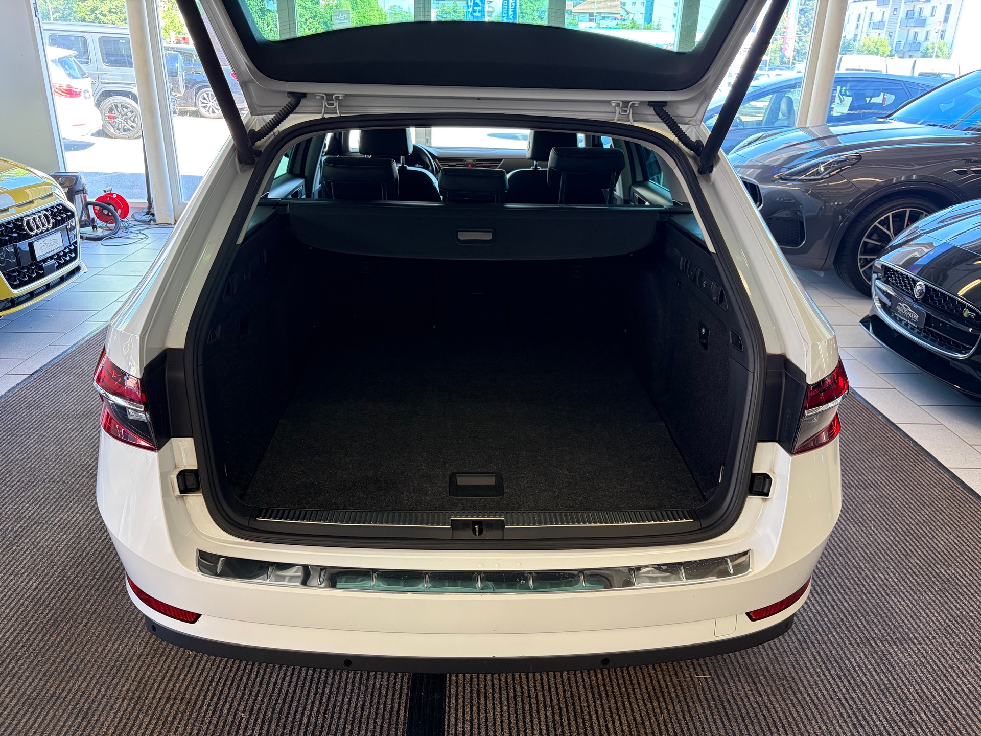 SKODA Superb Combi 2.0 TDi Style 4x4 DSG | CH Fahrzeug | mySkoda Pack | Kessy | Belüftete Sitz | DAB+ | Navi Columbus 9.2" |-image-24