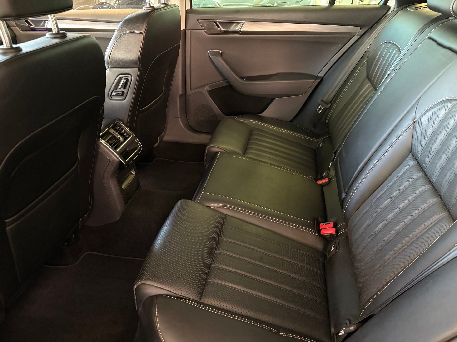 SKODA Superb Combi 2.0 TDi Style 4x4 DSG | CH Fahrzeug | mySkoda Pack | Kessy | Belüftete Sitz | DAB+ | Navi Columbus 9.2" |-image-22