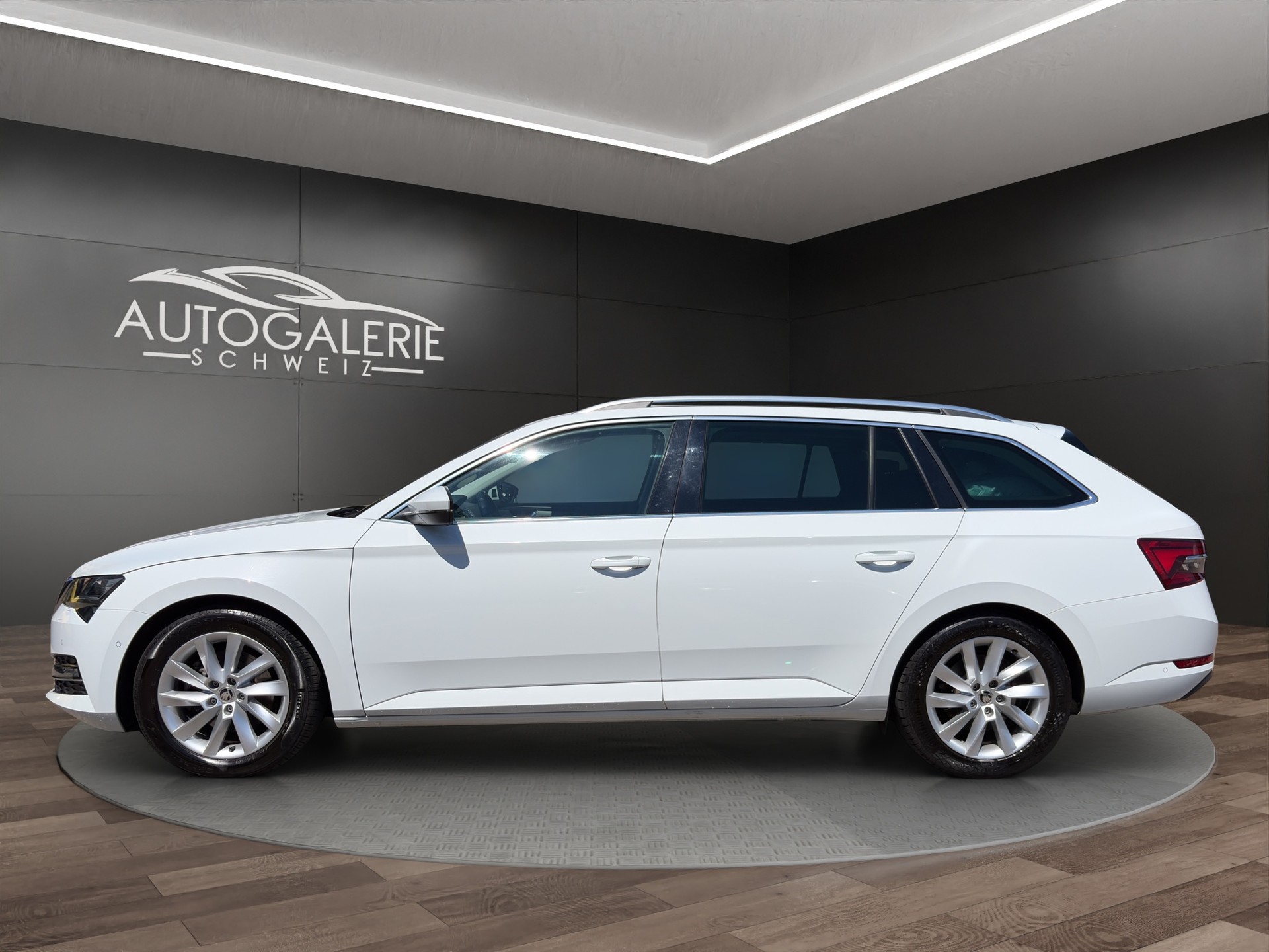 SKODA Superb Combi 2.0 TDi Style 4x4 DSG | CH Fahrzeug | mySkoda Pack | Kessy | Belüftete Sitz | DAB+ | Navi Columbus 9.2" |-showroom-element-1