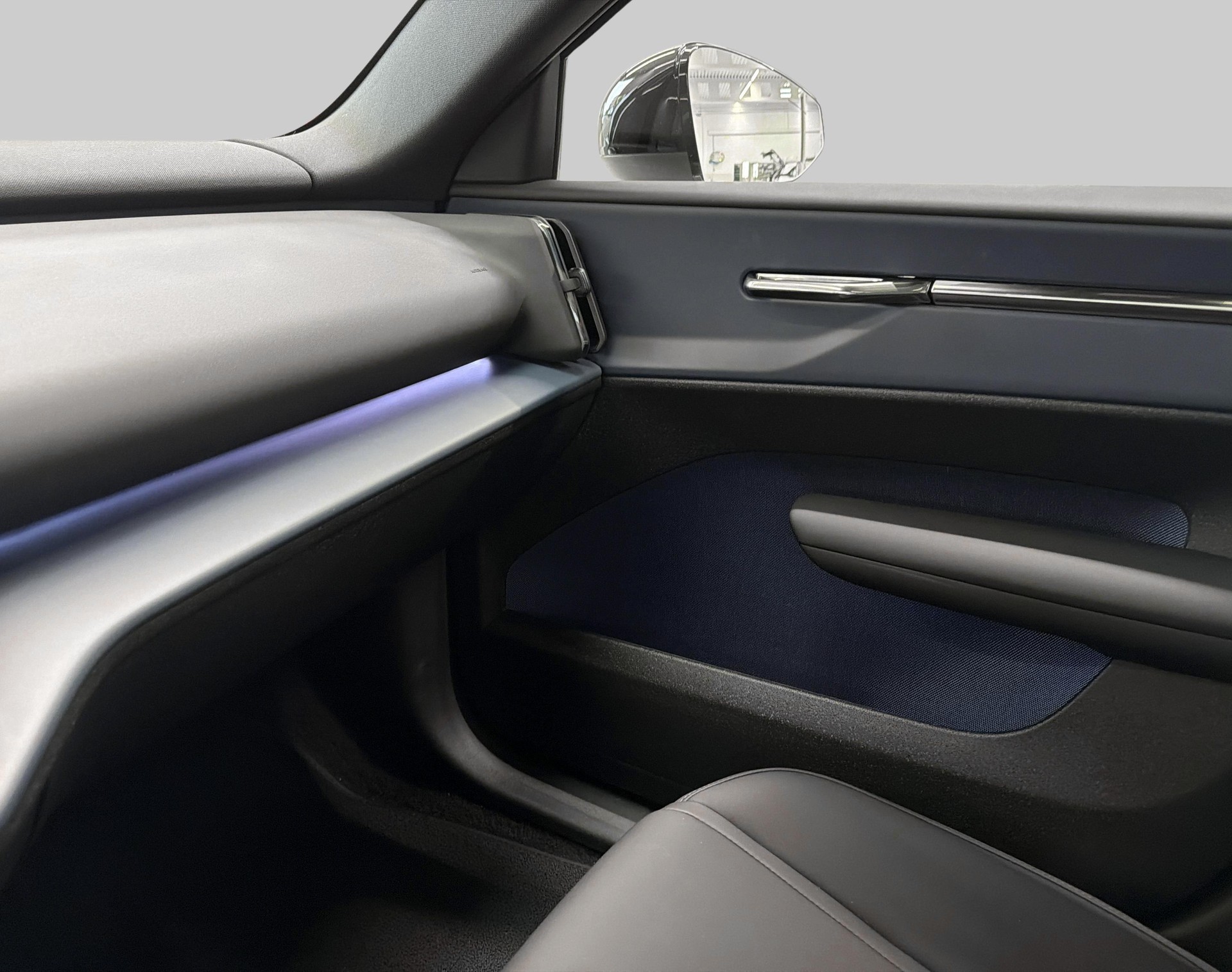 VOLVO EX 30 E60 Twin Ultra Performanc-image-15