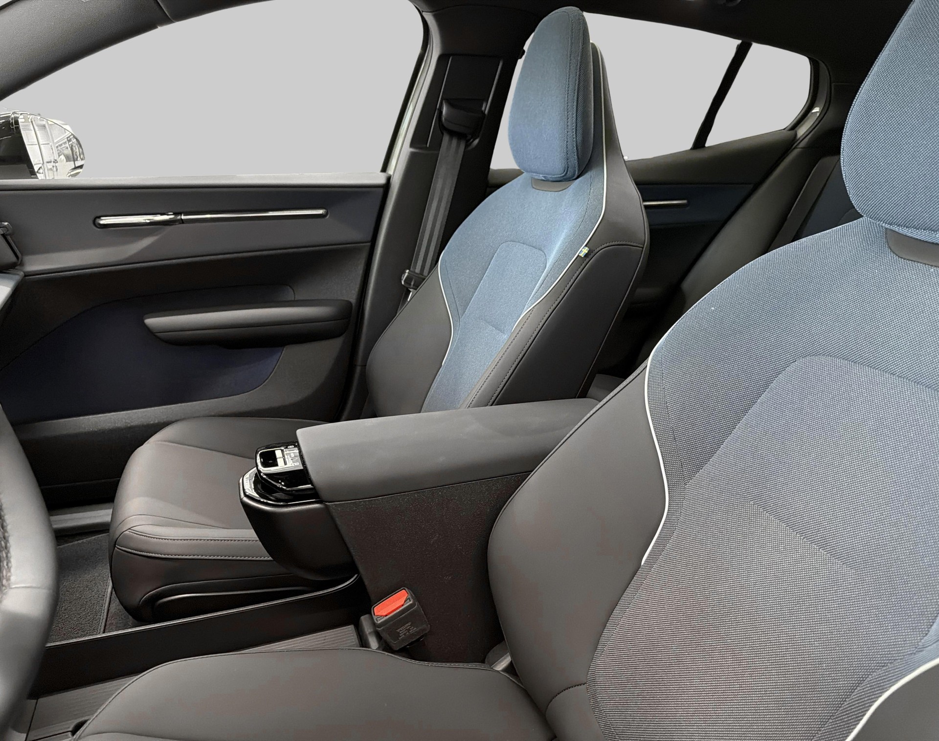 VOLVO EX 30 E60 Twin Ultra Performanc-image-14