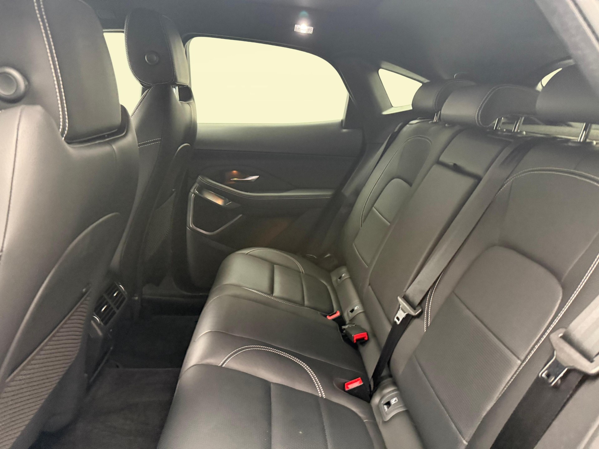 JAGUAR E-Pace 2.0 I4 250 R-Dynamic SE AWD-image-10