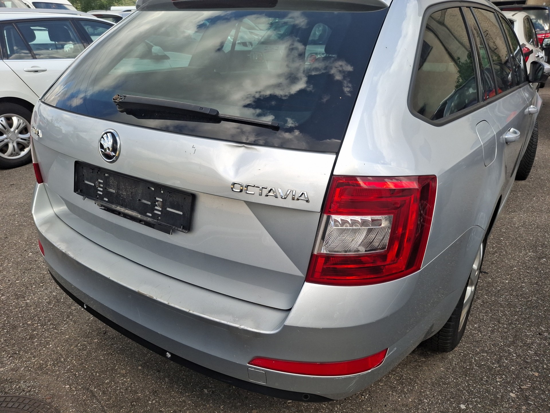 SKODA Octavia Combi 1.6 TDI Ambition DSG-image-9