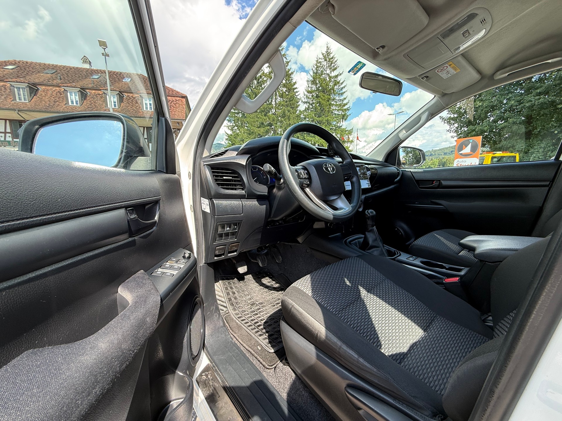 TOYOTA Hilux 2.4D-4D Luna Double Cab 4x4-image-8