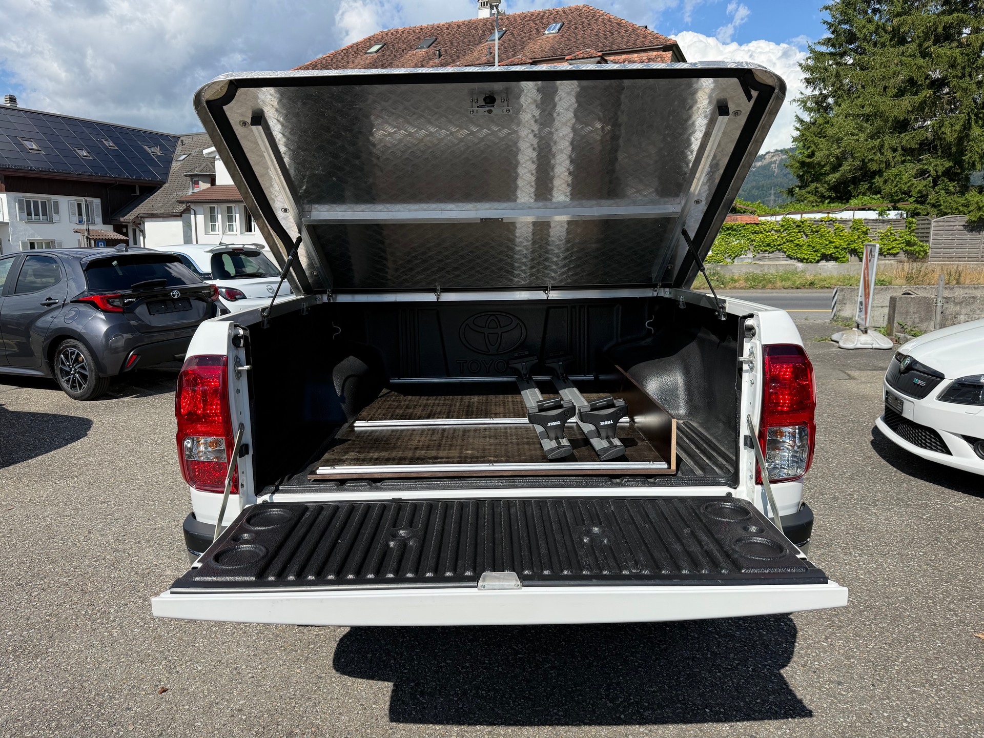 TOYOTA Hilux 2.4D-4D Luna Double Cab 4x4-image-13