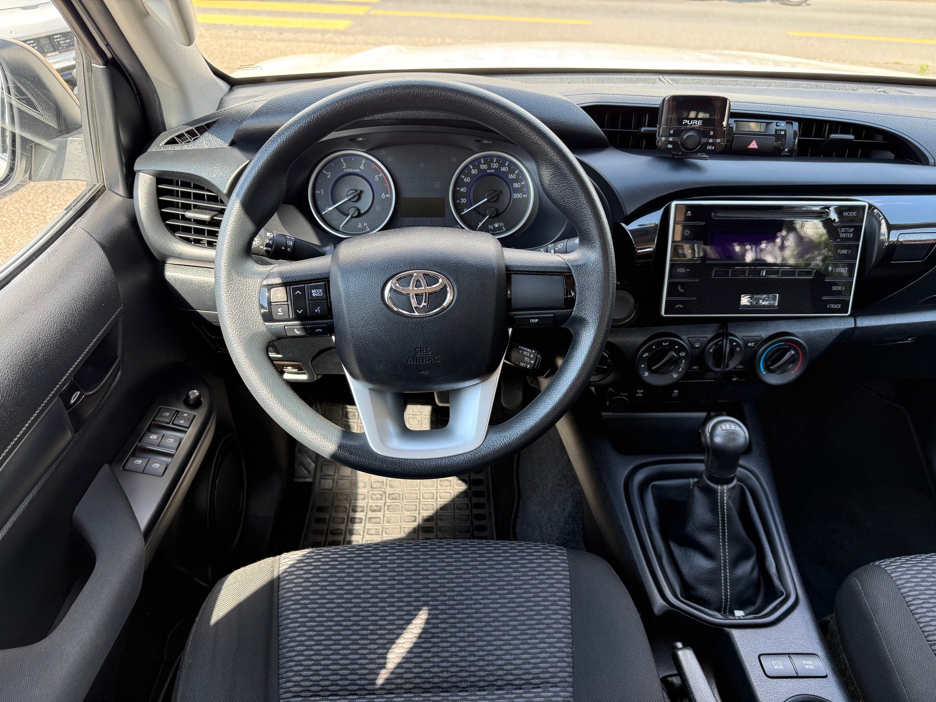 TOYOTA Hilux 2.4D-4D Luna Double Cab 4x4-image-12