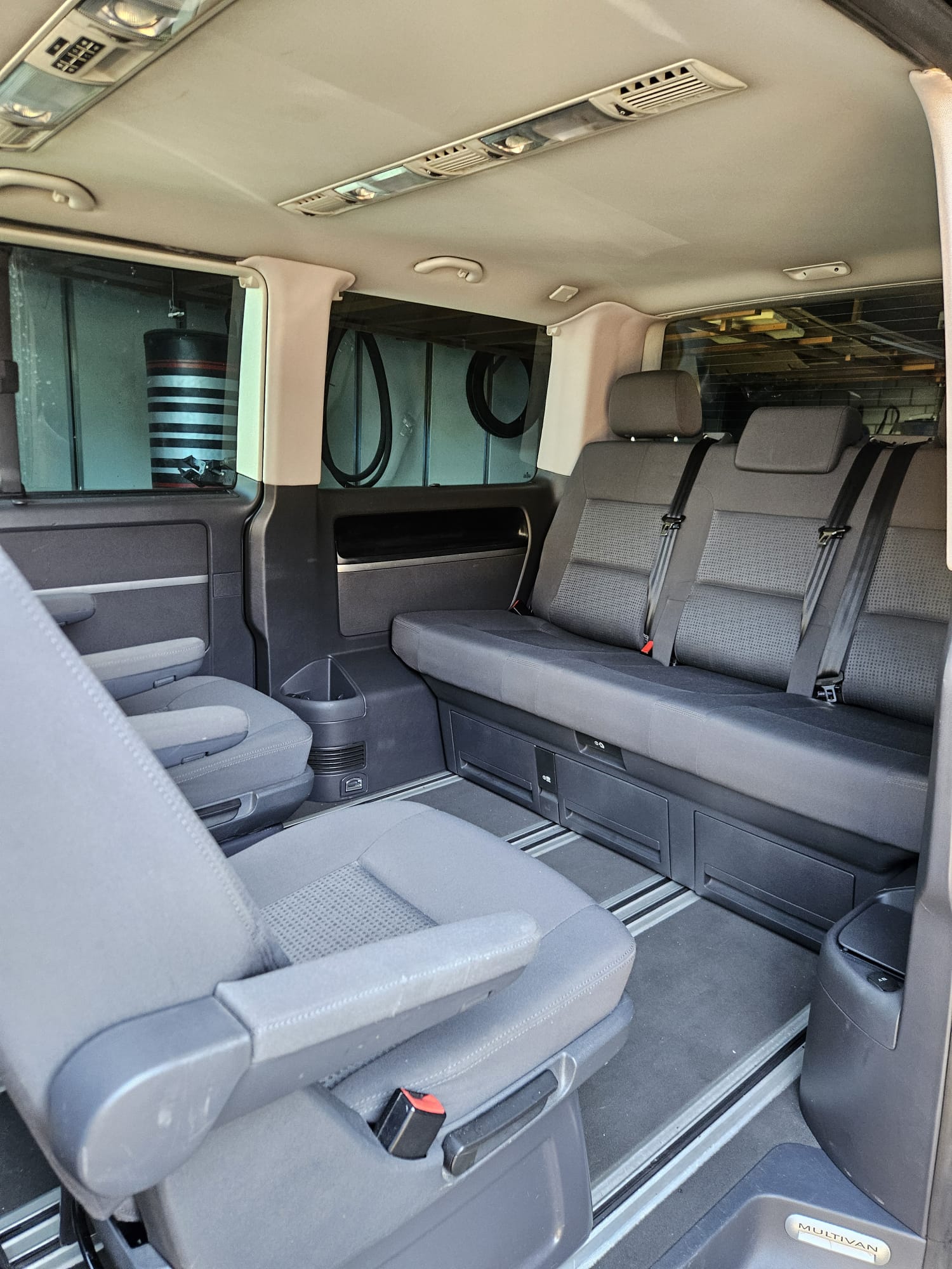 VW Multivan 2.5 TDI Cruise-image-2