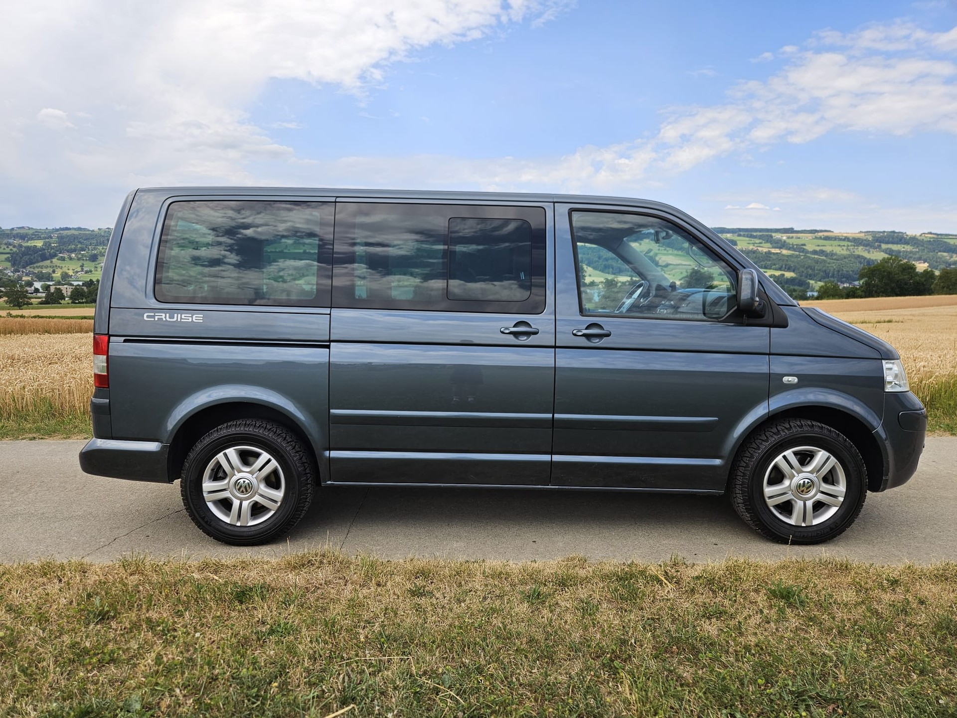 VW Multivan 2.5 TDI Cruise-image-0