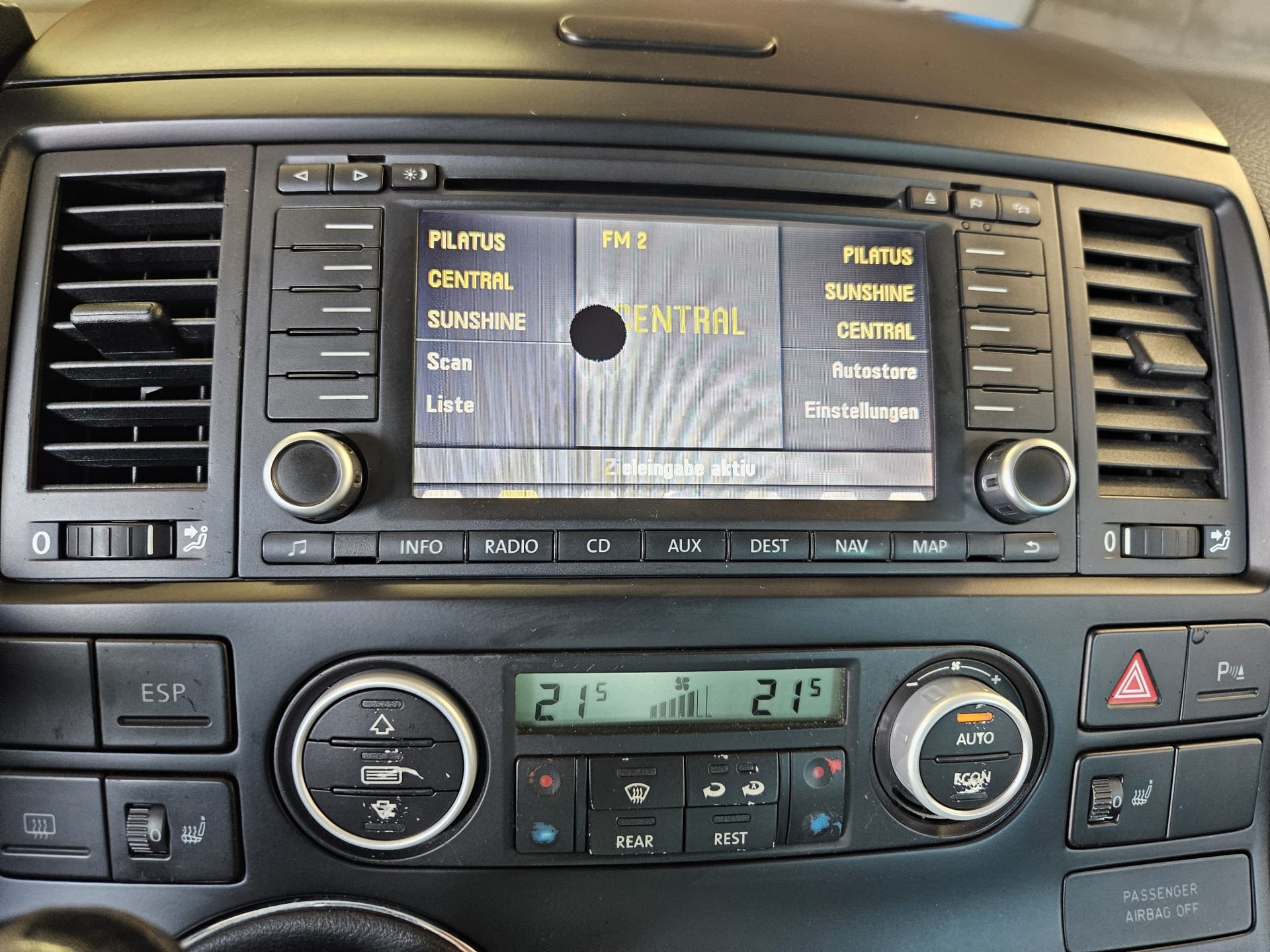 VW Multivan 2.5 TDI Cruise-image-5
