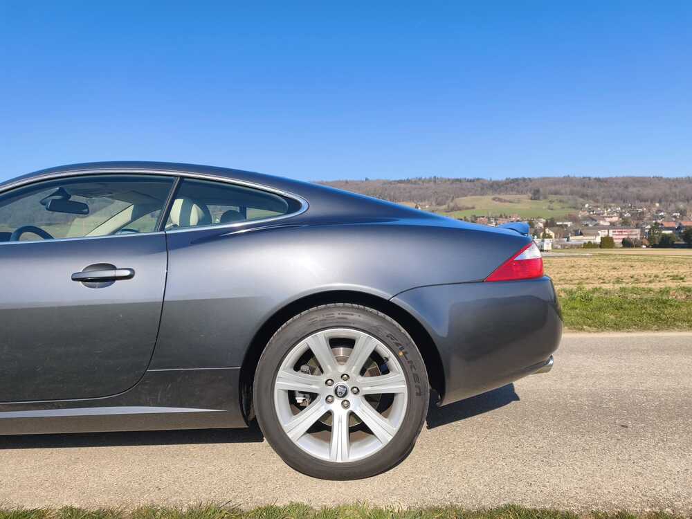 JAGUAR XK 4.2 V8 Automatic-image-13