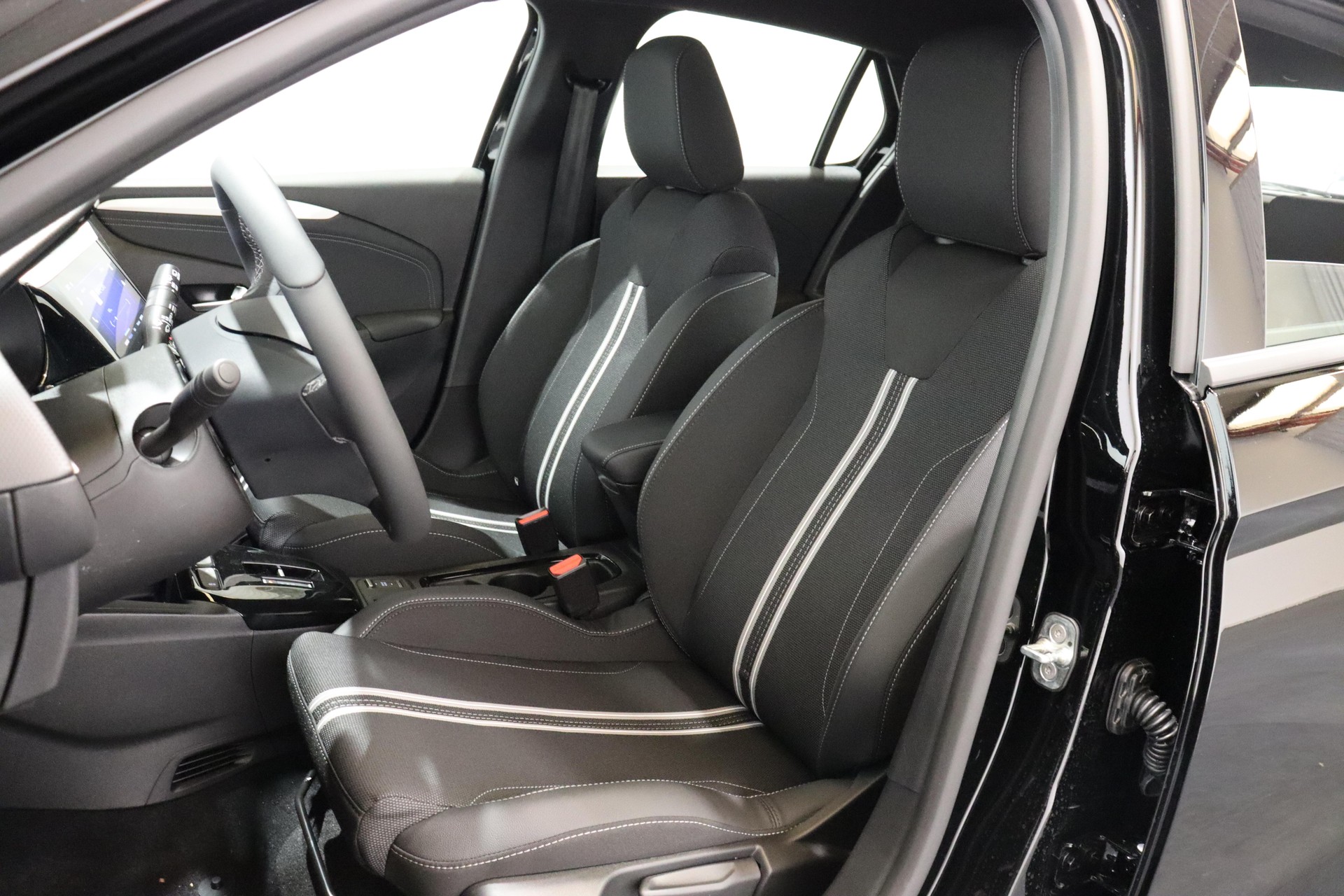 OPEL Corsa 1.2 T Hybrid Viva-image-3