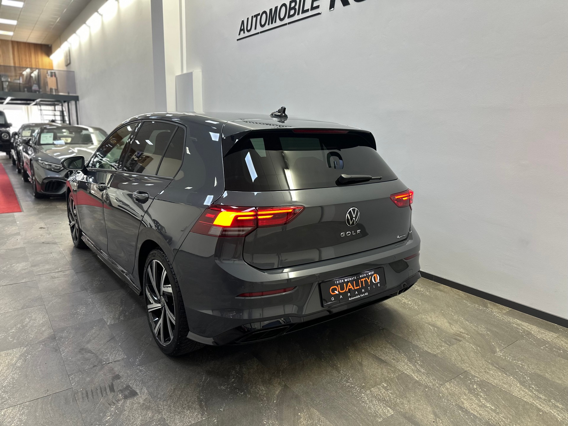 VW Golf 2.0 TDI R-Line DSG 4Motion-image-3