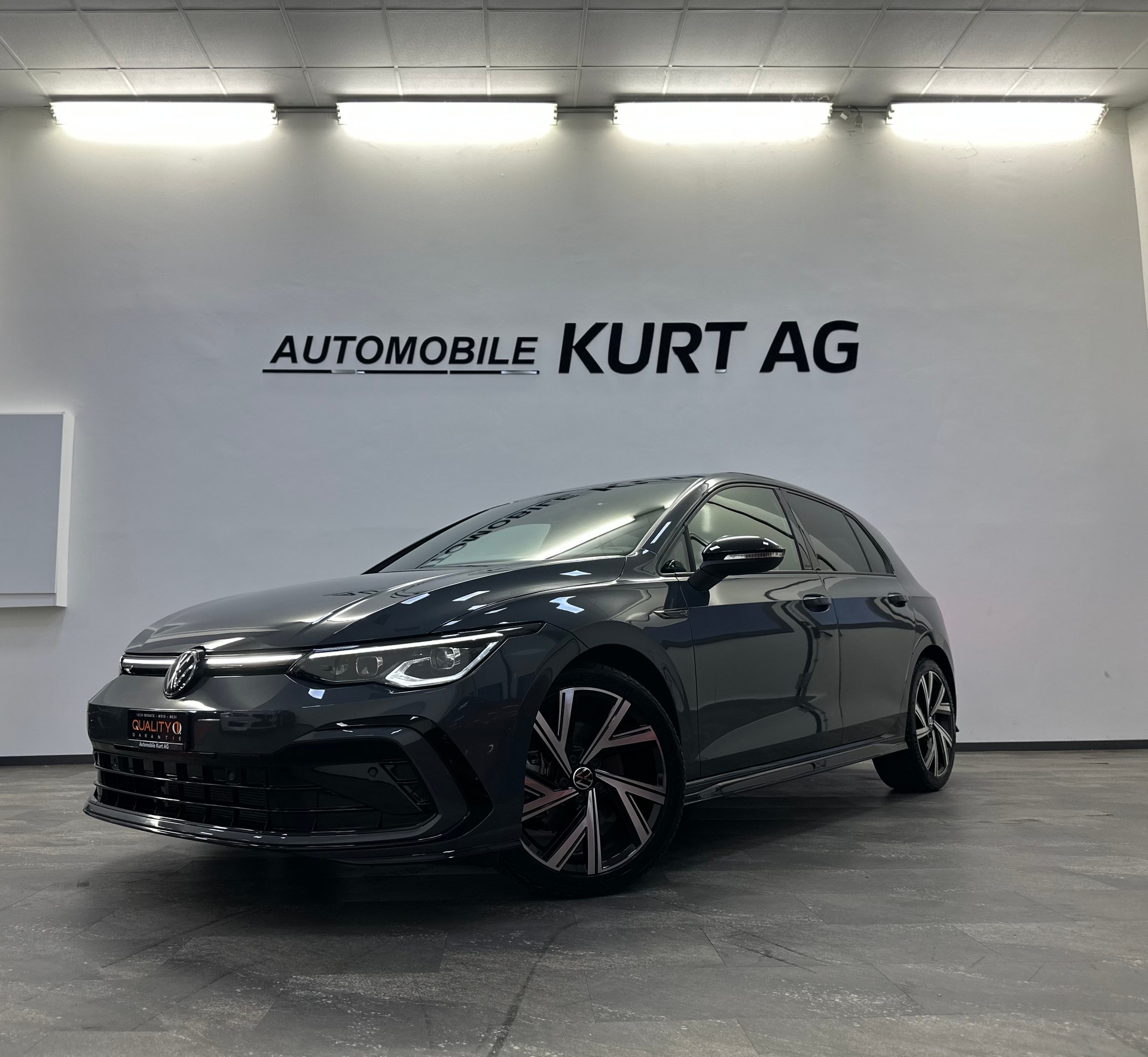 VW Golf 2.0 TDI R-Line DSG 4Motion-image-1