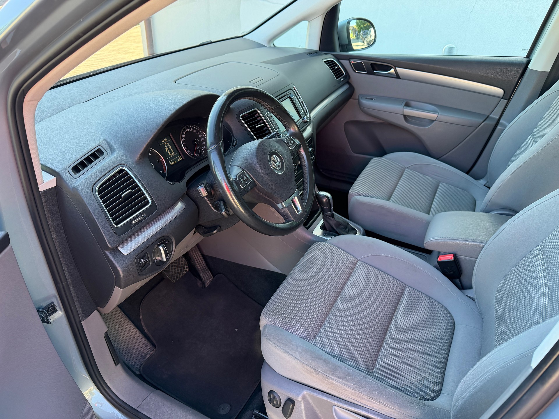 VW Sharan 2.0 TDI BlueMotion Technology Design DSG-image-11