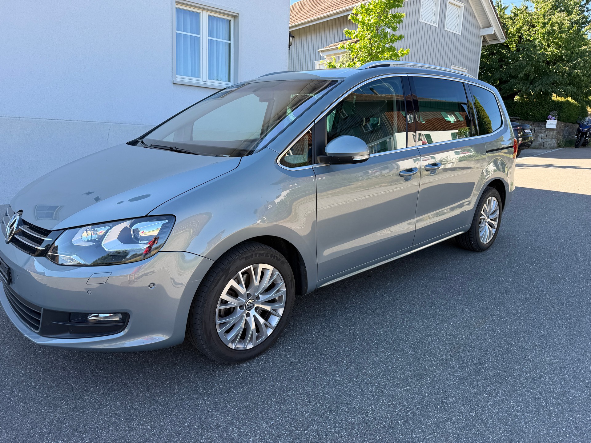 VW Sharan 2.0 TDI BlueMotion Technology Design DSG-image-3