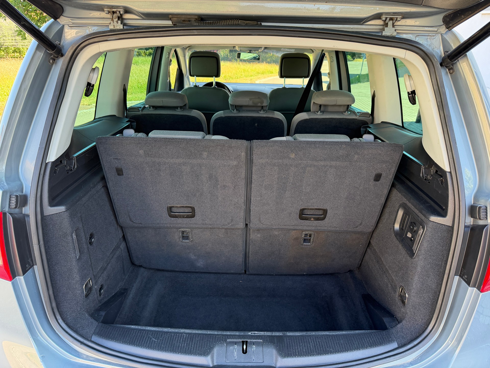 VW Sharan 2.0 TDI BlueMotion Technology Design DSG-image-15