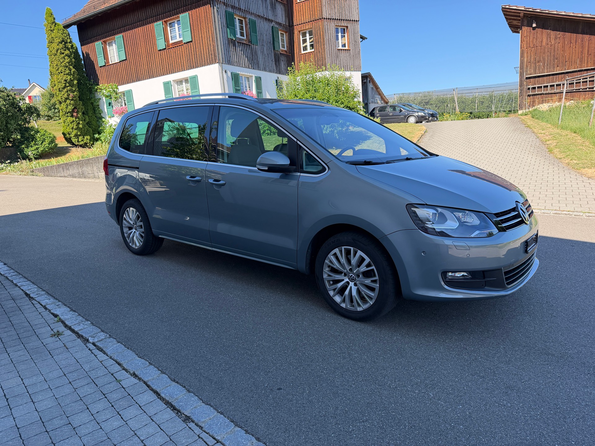 VW Sharan 2.0 TDI BlueMotion Technology Design DSG-image-9